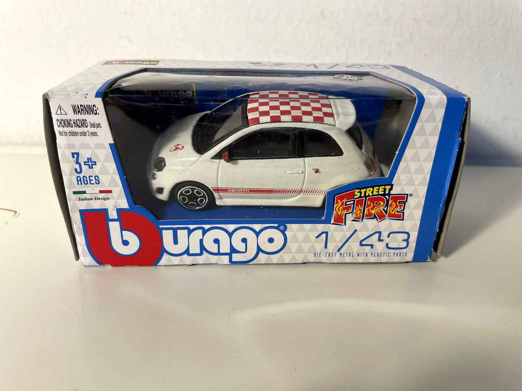 Fiat Abarth 500 branca com teto quadriculado branco e vermelho - Burago