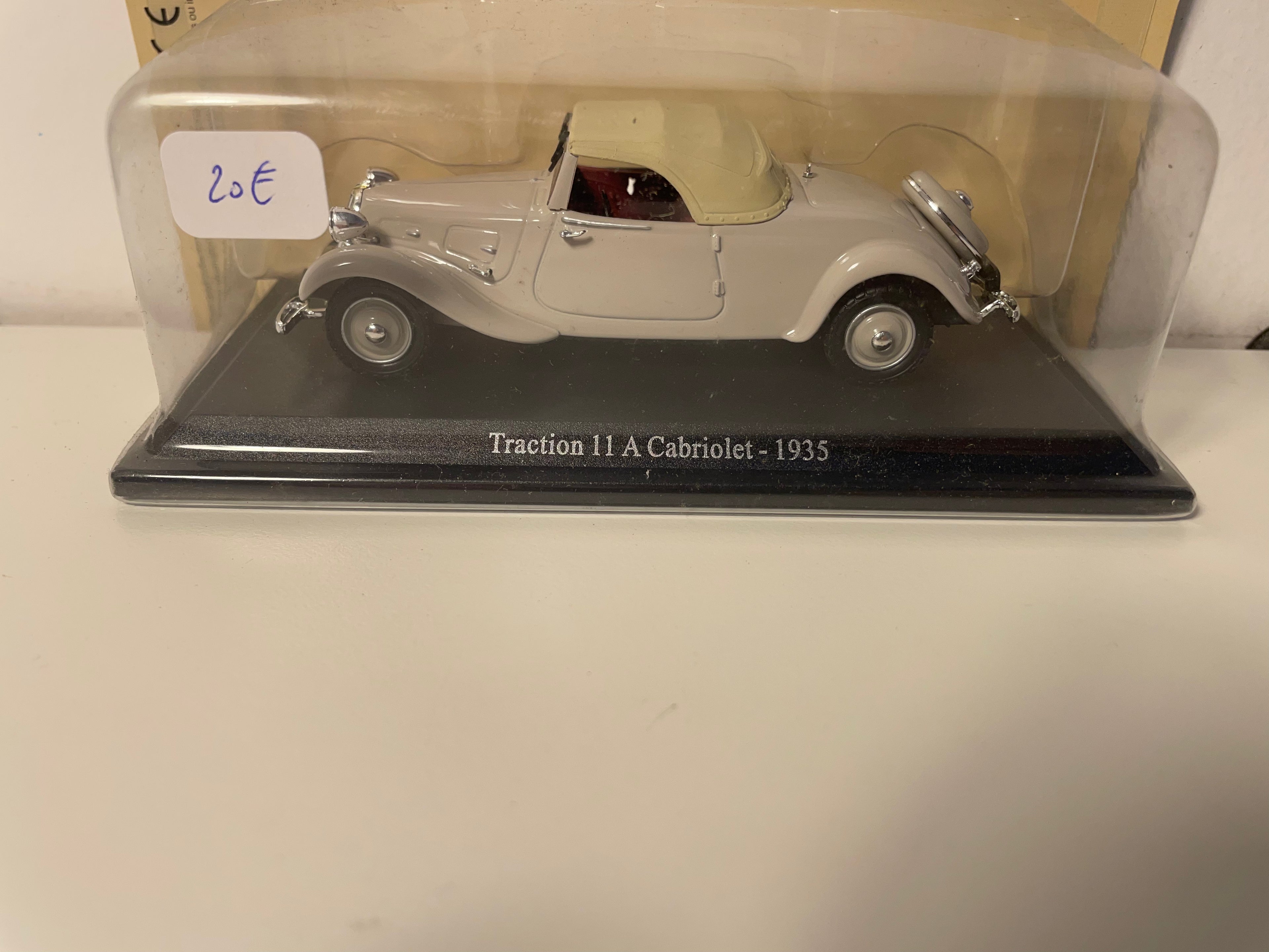 Citroën traction 11 A cabriolet grise et capote beige de 1935
