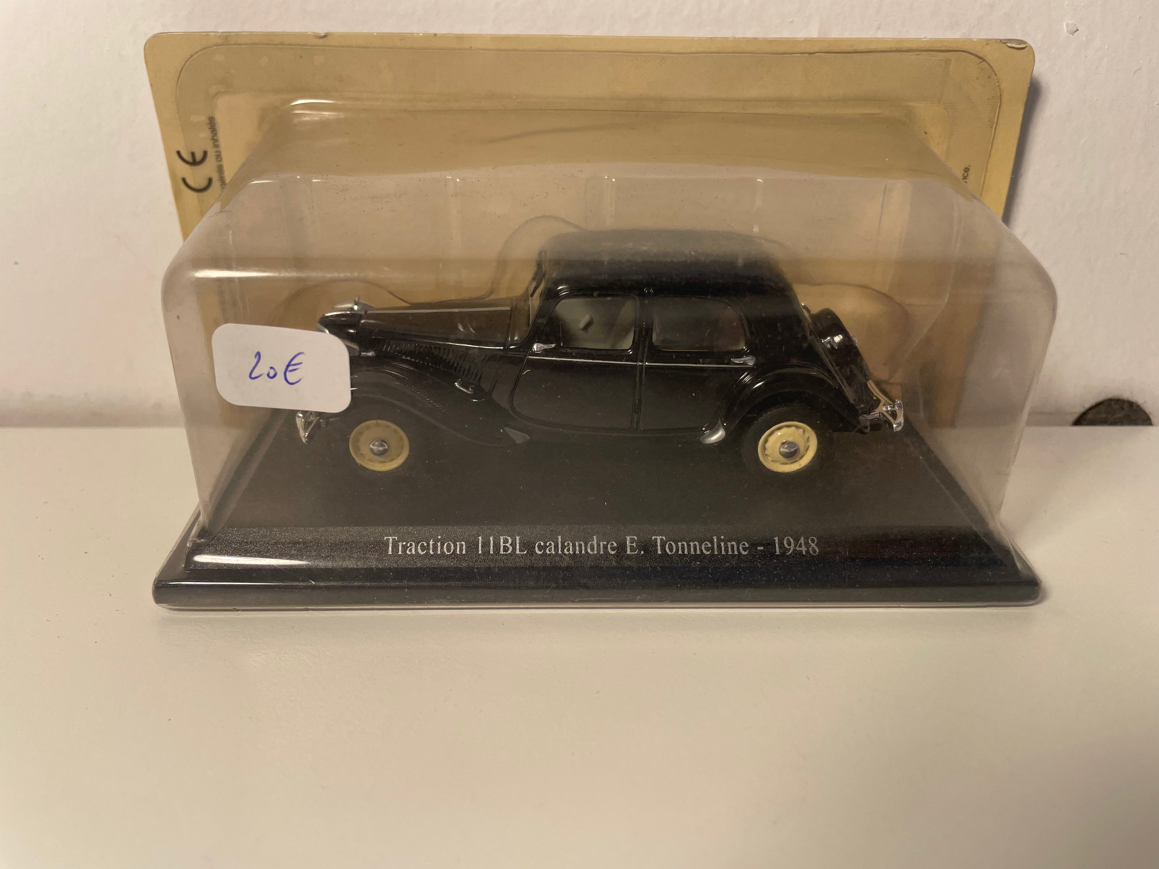 Citroën traction 11BL noire de 1948 - calandre E. Tonneline