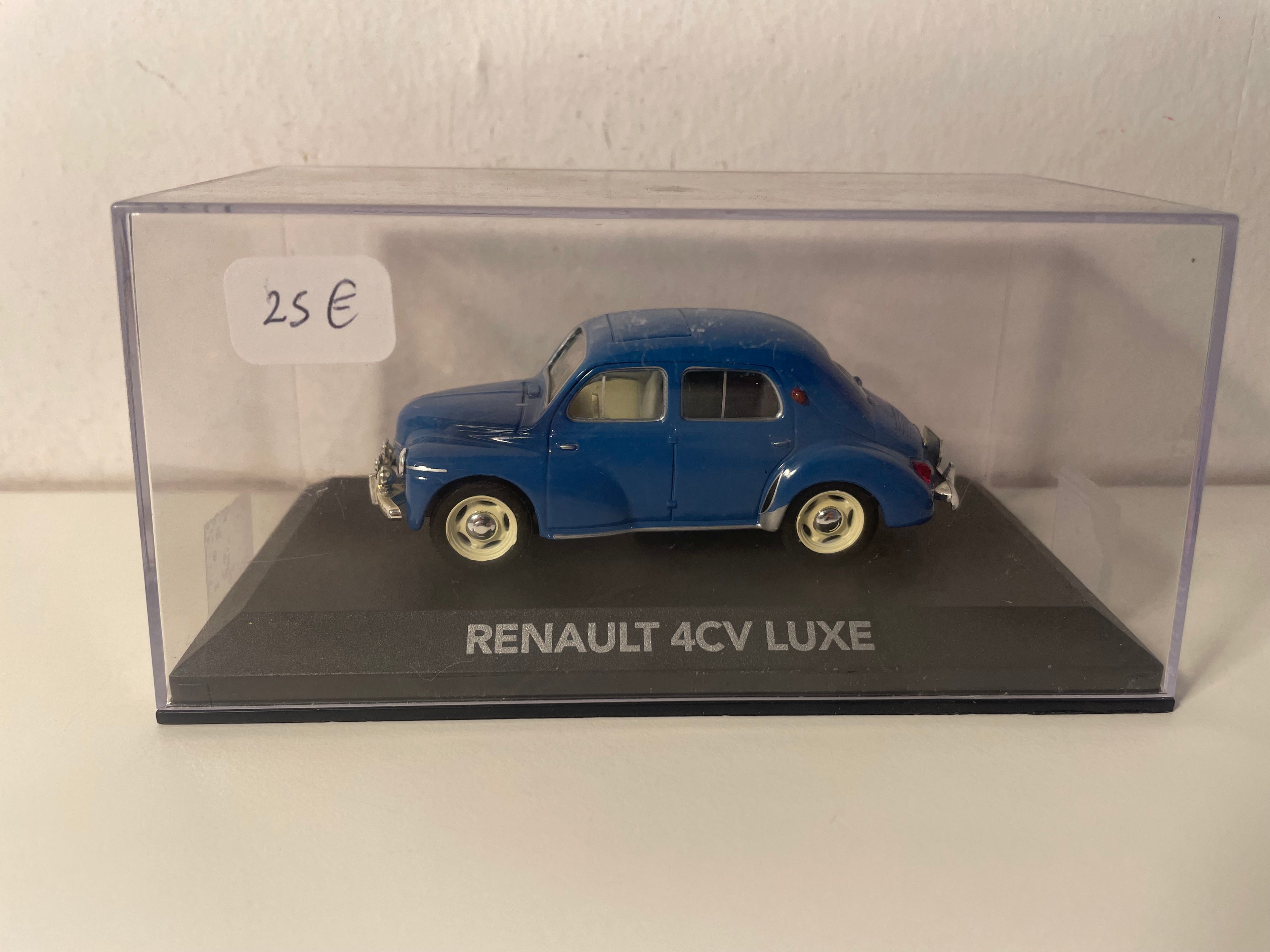 Renault 4 CV luxe blauw (plexi doos)