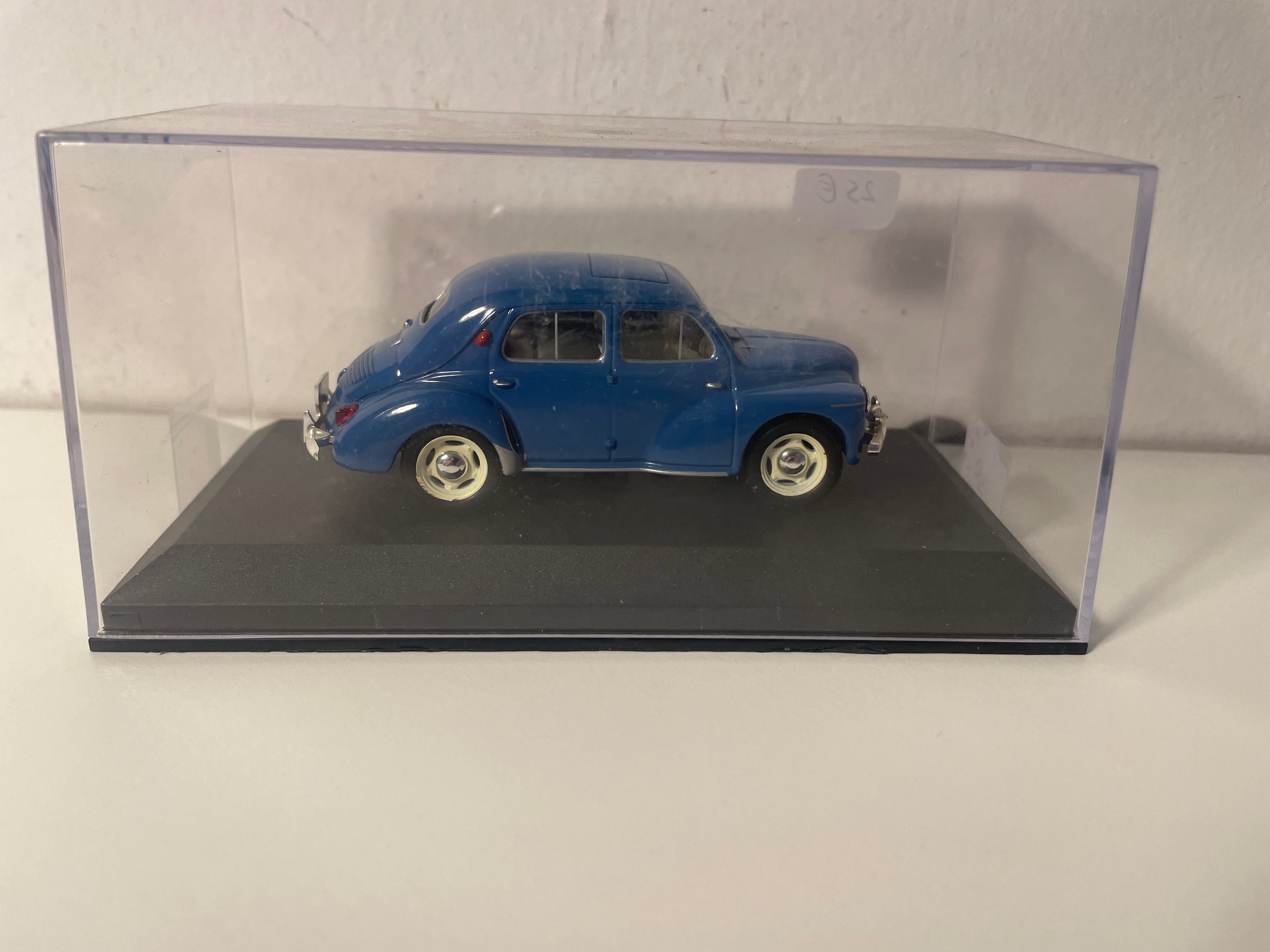 Renault 4 CV luxe blauw (plexi doos)