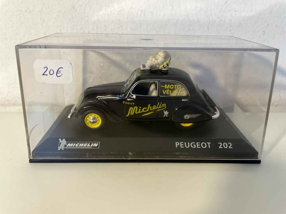 Peugeot 202 schwaarz MICHELIN (Plexi Box)