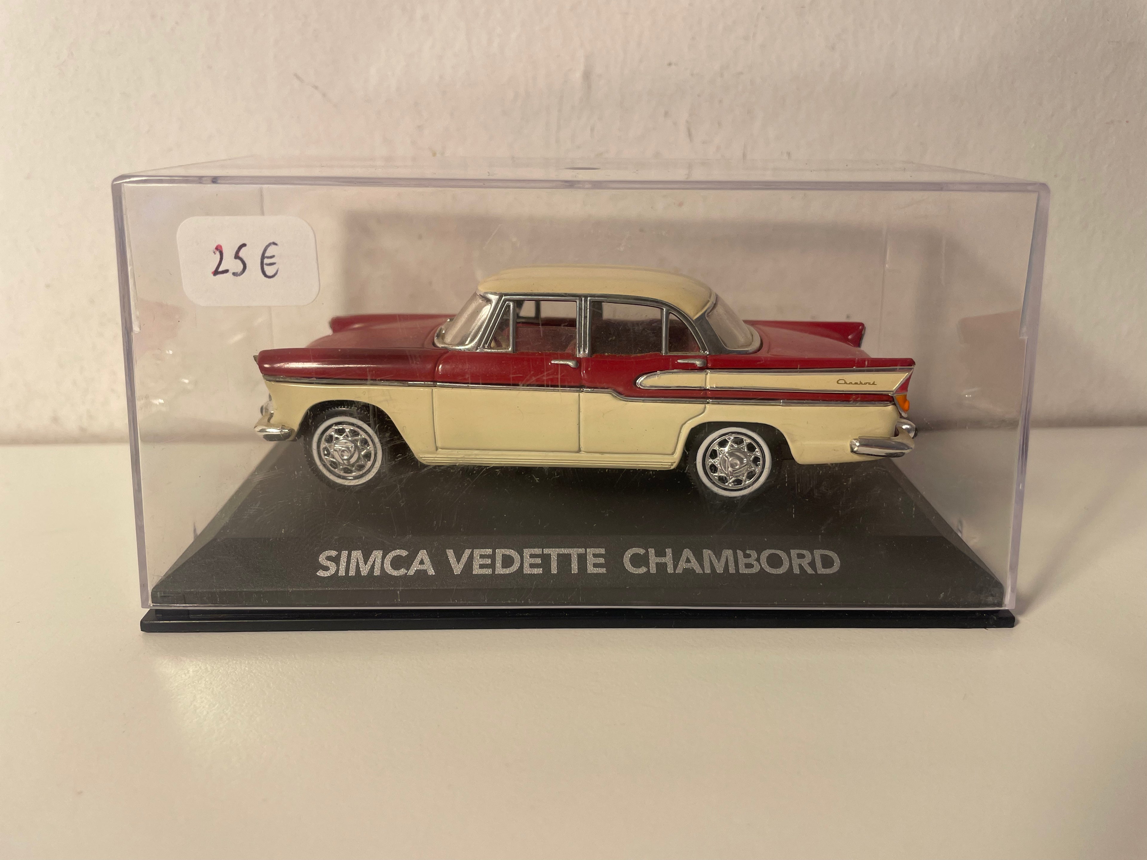 Simca Vedette Chambord burdeos y beige (caja de plexiglás)