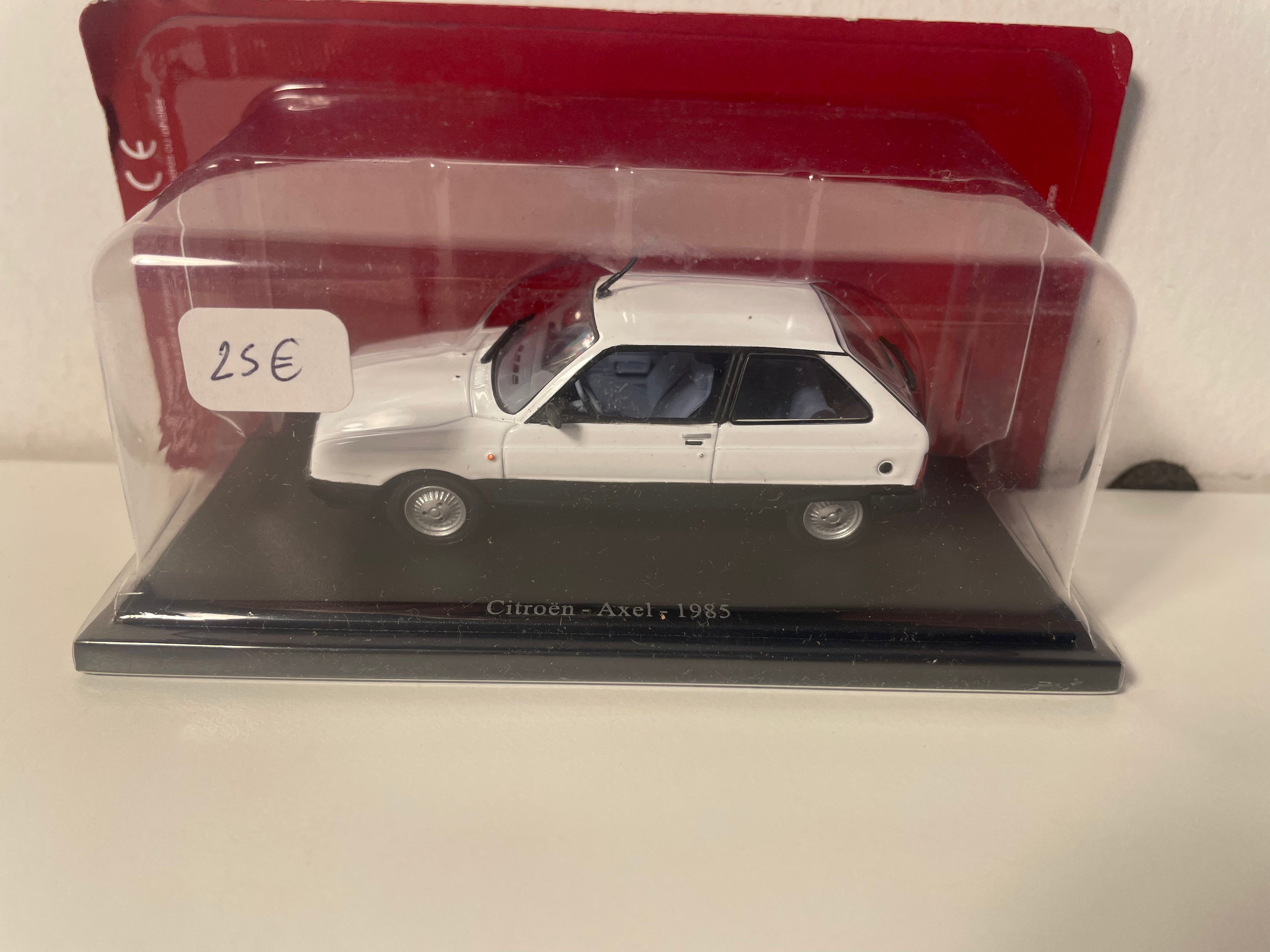 White Citroën Axel from 1985 (with blister)