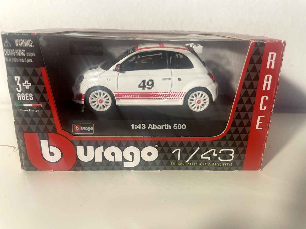 Fiat Abarth 500 branca com teto em quadriculado branco e vermelho - número 49 - Burago