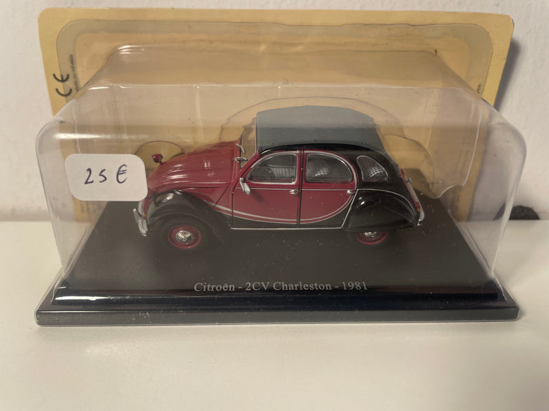 Citroën 2 CV Charleston del 1981 bordeaux e nero