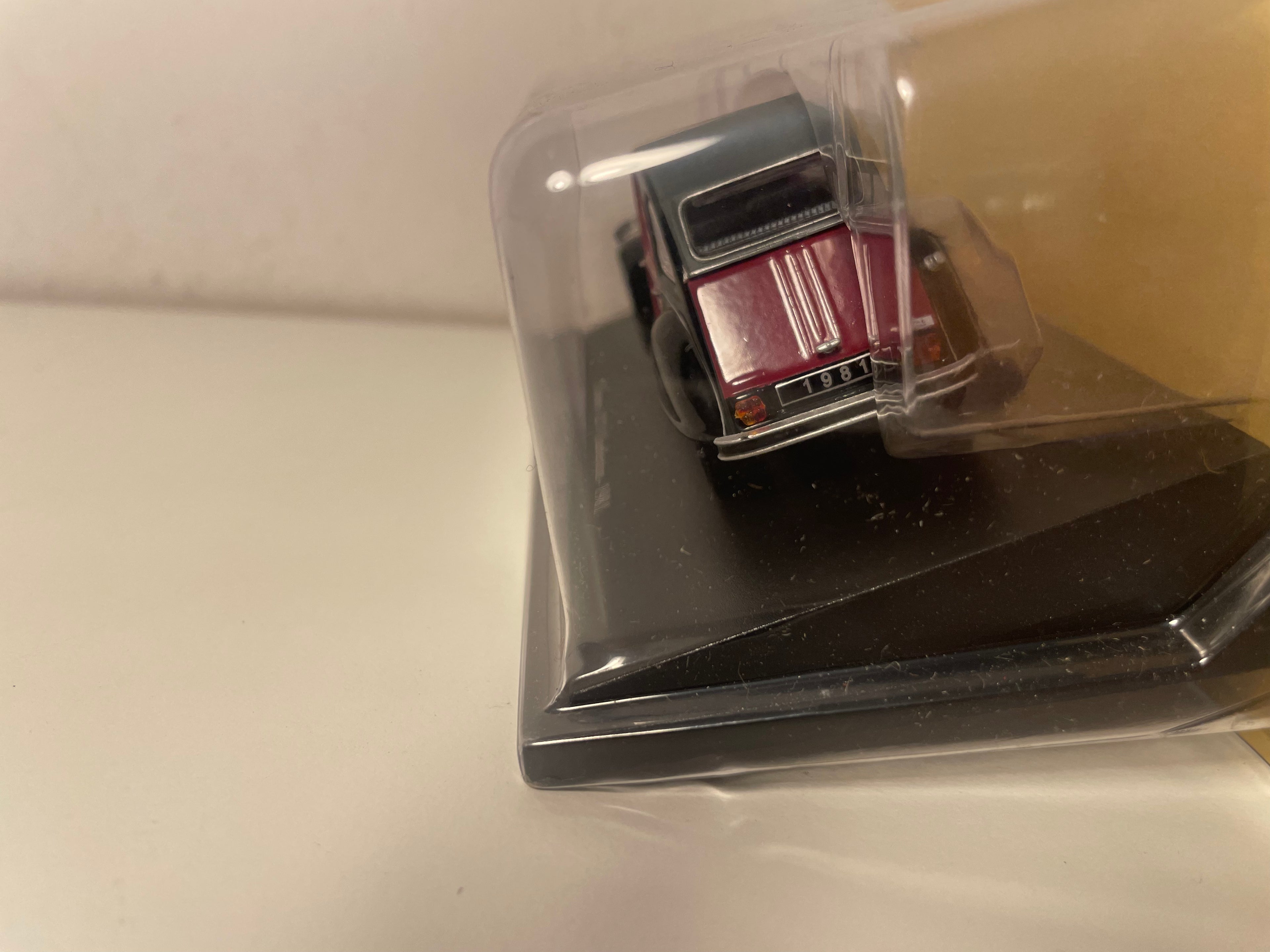 1981 Citroën 2 CV Charleston burgundy and black