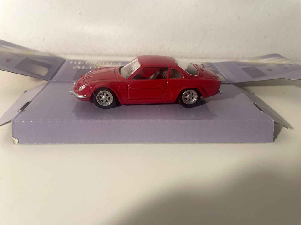 Renault Alpine Berlinette rouge  (Mondo Motors)