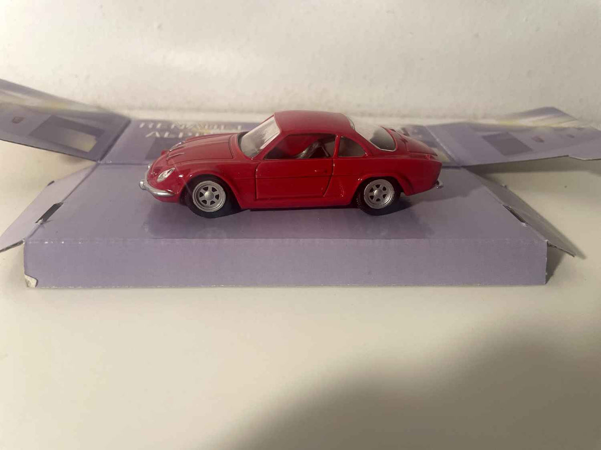 Renault Alpine Berlinette rouge  (Mondo Motors)