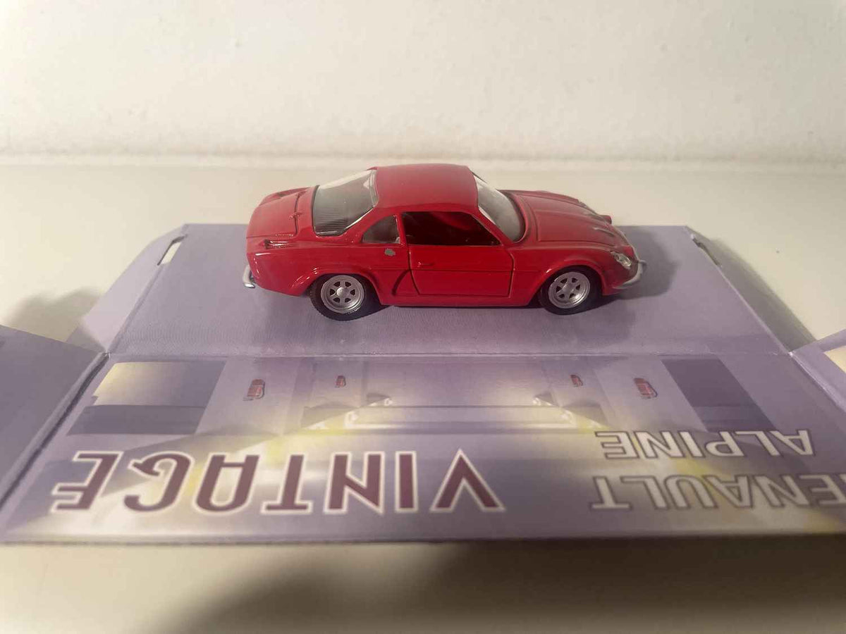 Renault Alpine Berlinette rouge  (Mondo Motors)