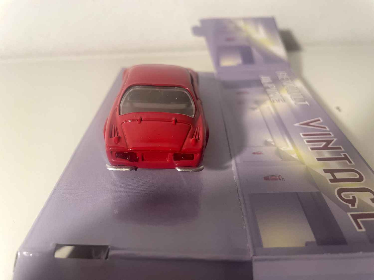 Renault Alpine Berlinette rouge  (Mondo Motors)