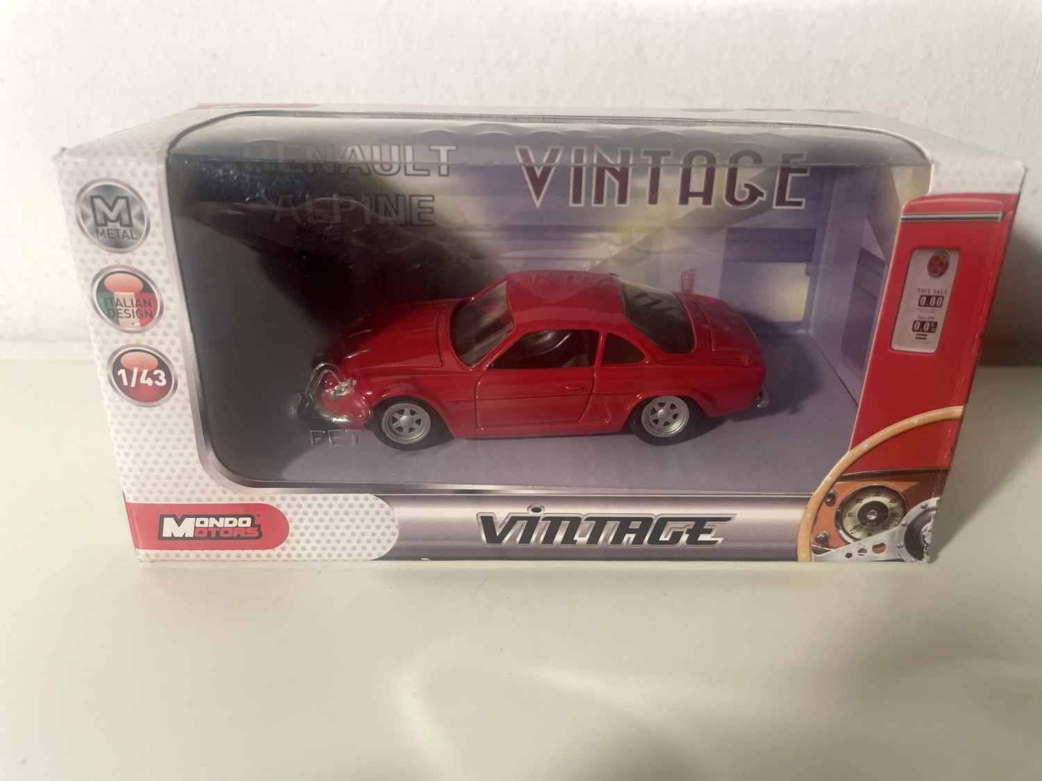 Renault Alpine Berlinette rouge  (Mondo Motors)