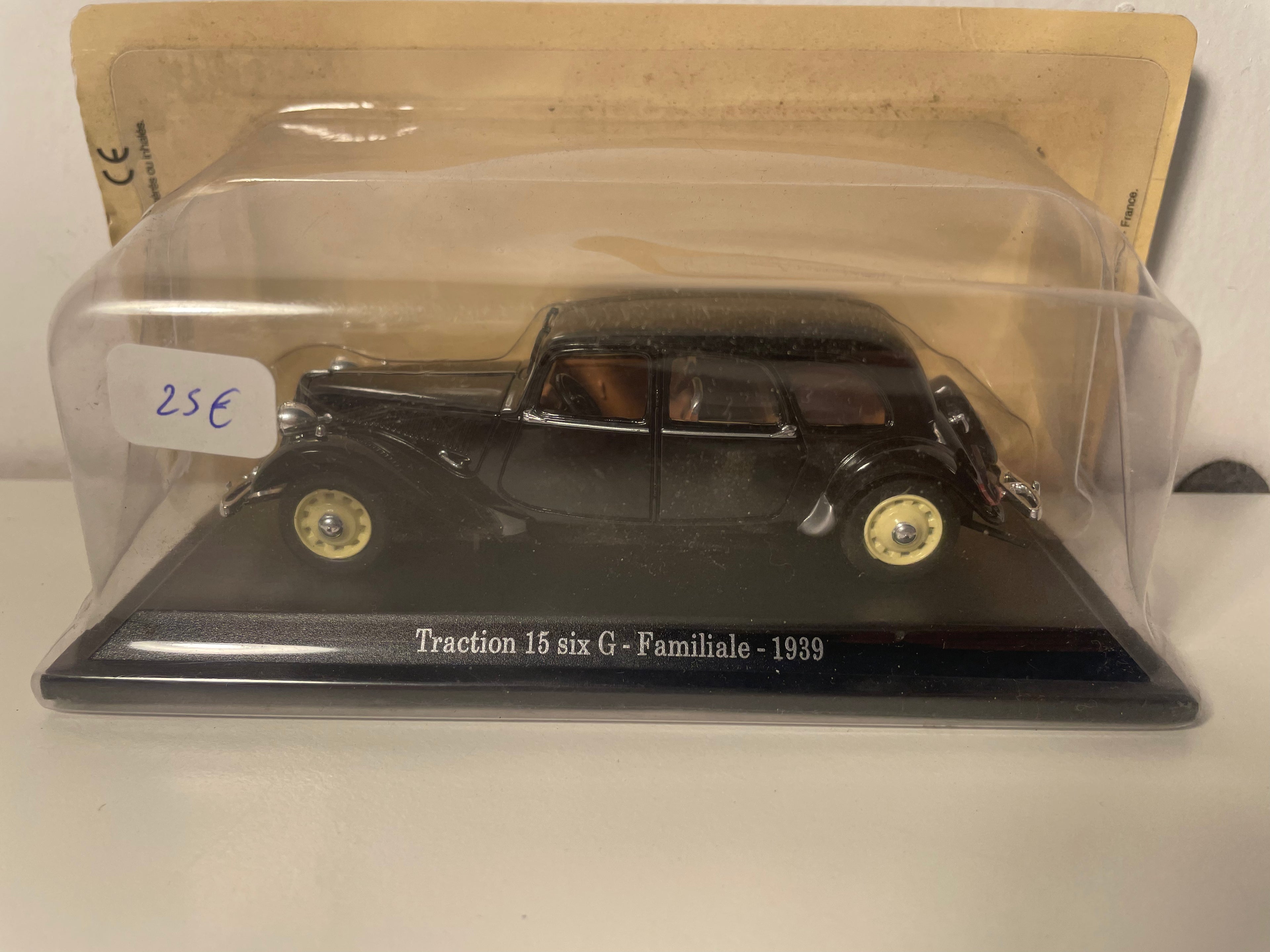 Citroën traction 15 six G Familiale noire de 1939