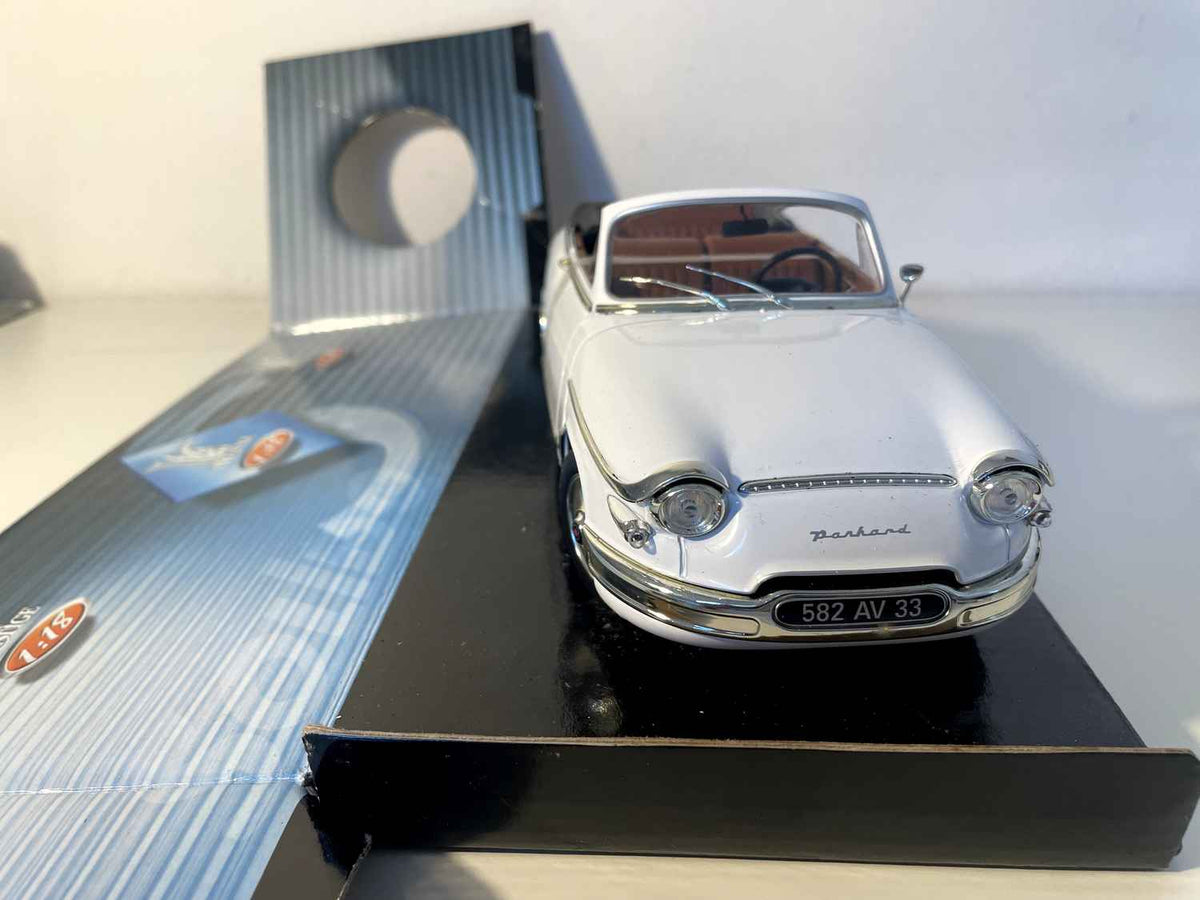 Panhard PL 17 cabriolet blanche (Solido référence 8174) - Echelle 1/18ème