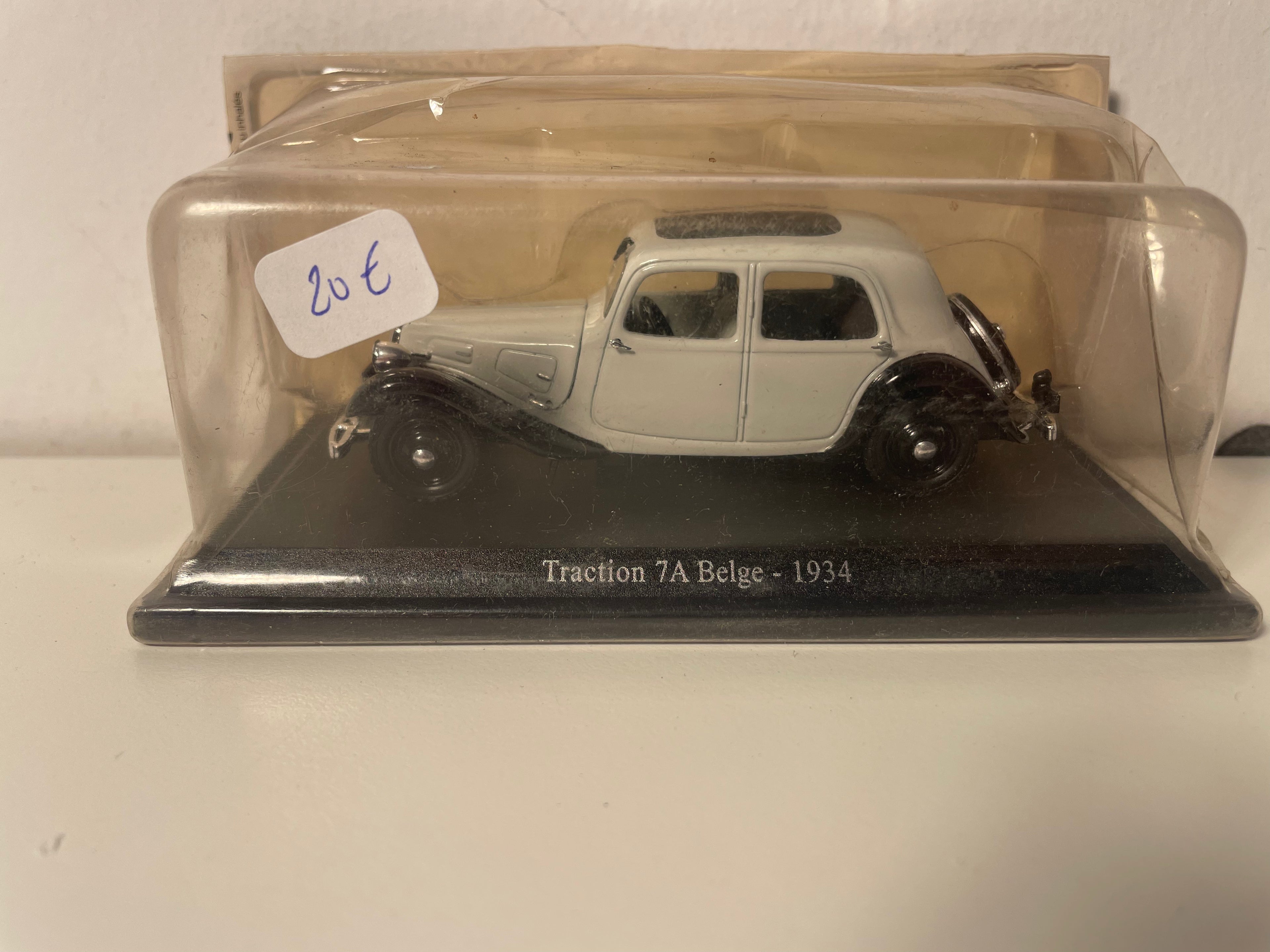 Citroën traction 7A Belge grise claire de 1934