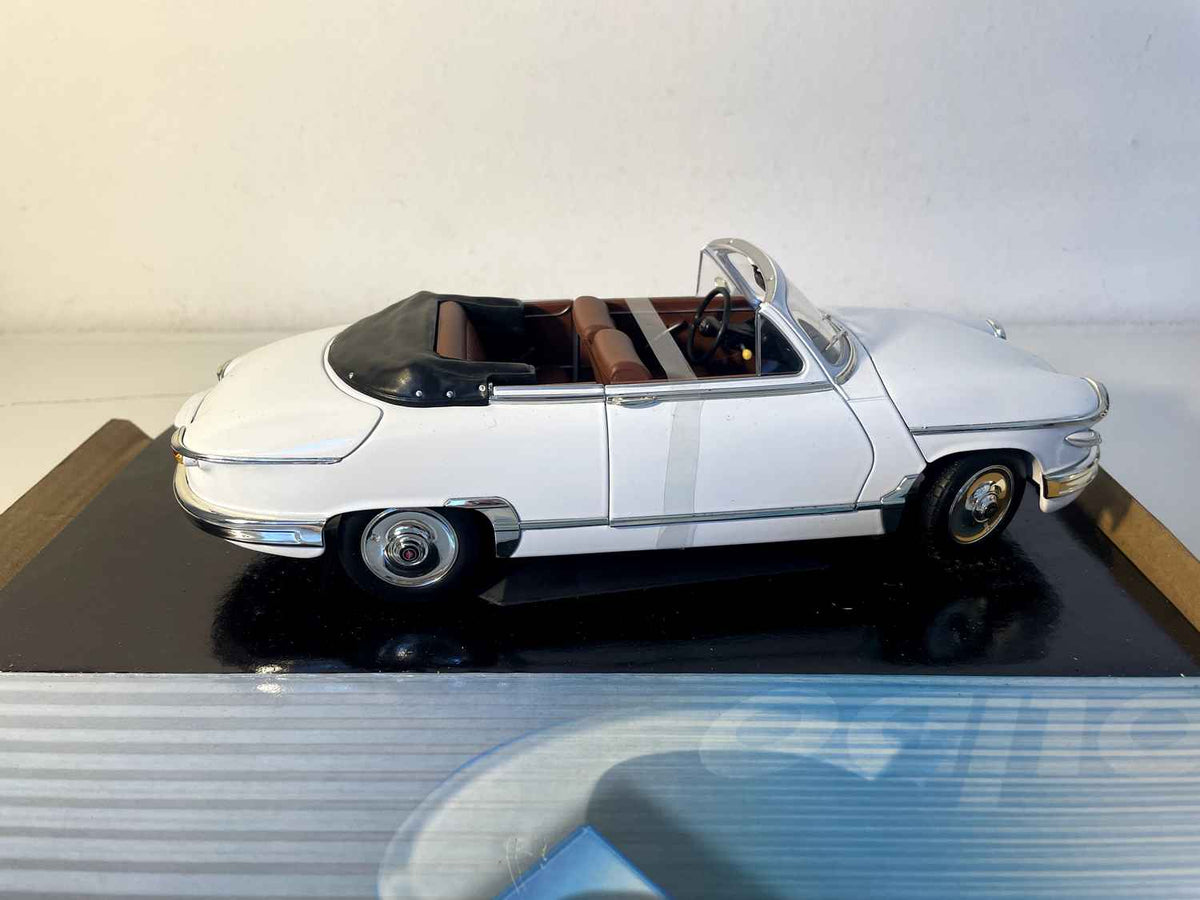 Panhard PL 17 cabriolet blanche (Solido référence 8174) - Echelle 1/18ème