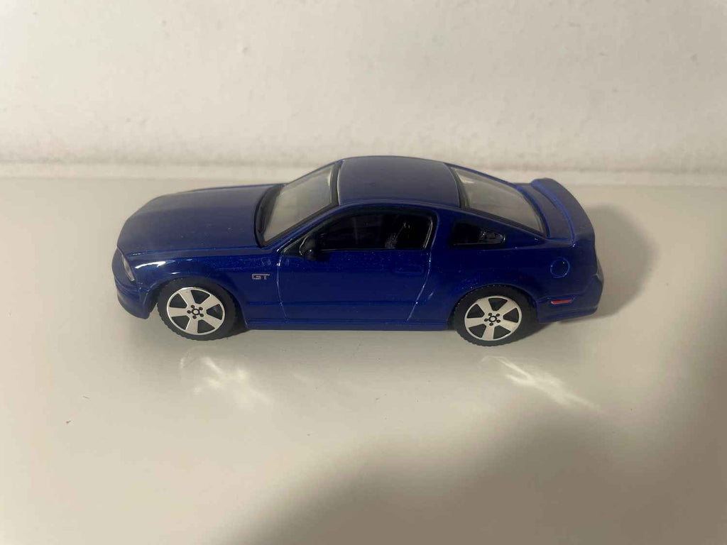 Ford Mustang GT bleue de 2006 - Burago (voiture américaine)
