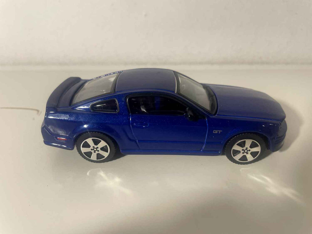 Ford Mustang GT bleue de 2006 - Burago (voiture américaine)