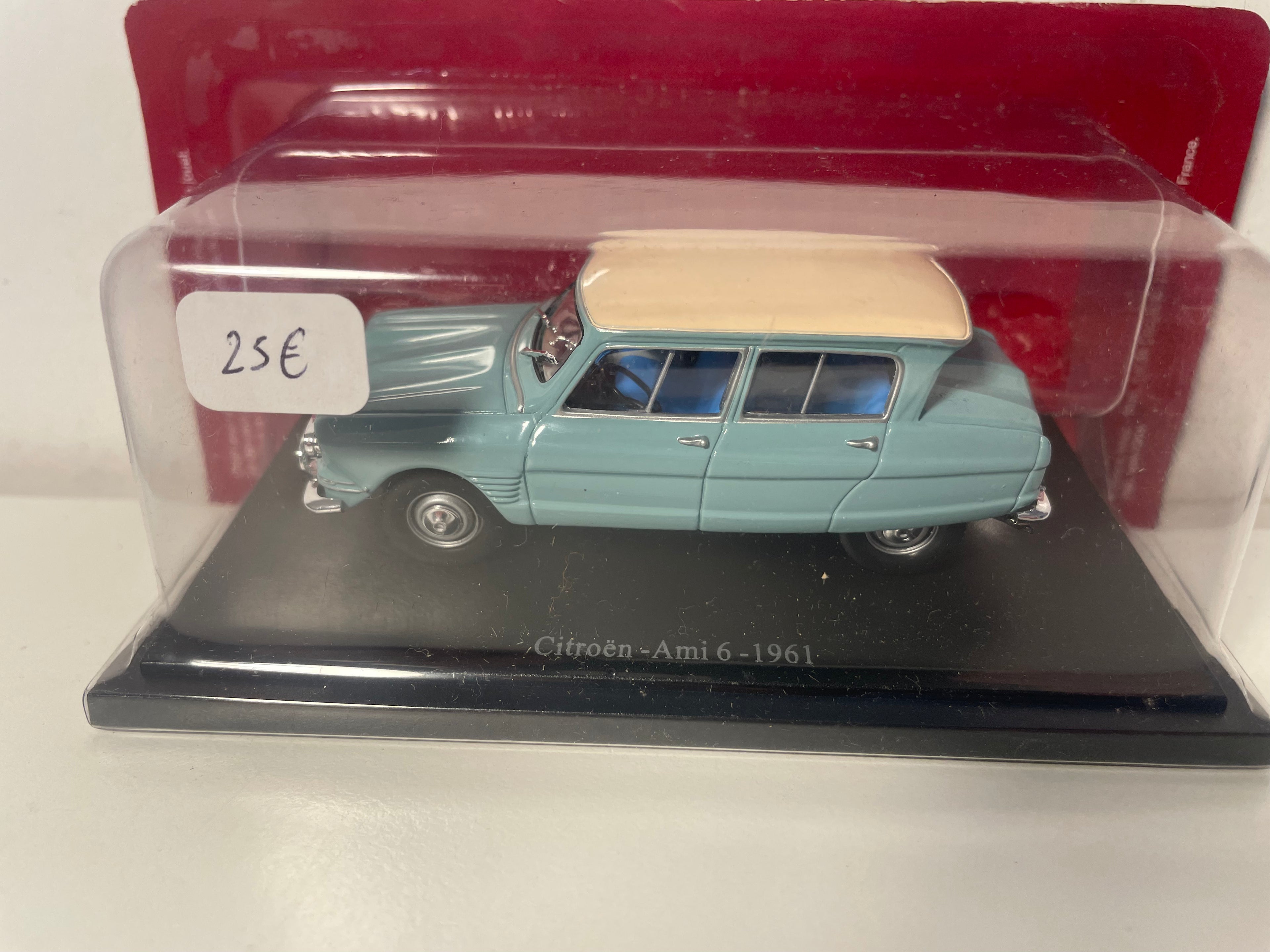 Citroën Freund 6 BLEUE und gebrochenes weißes Dach von 1961 (unter Blister)