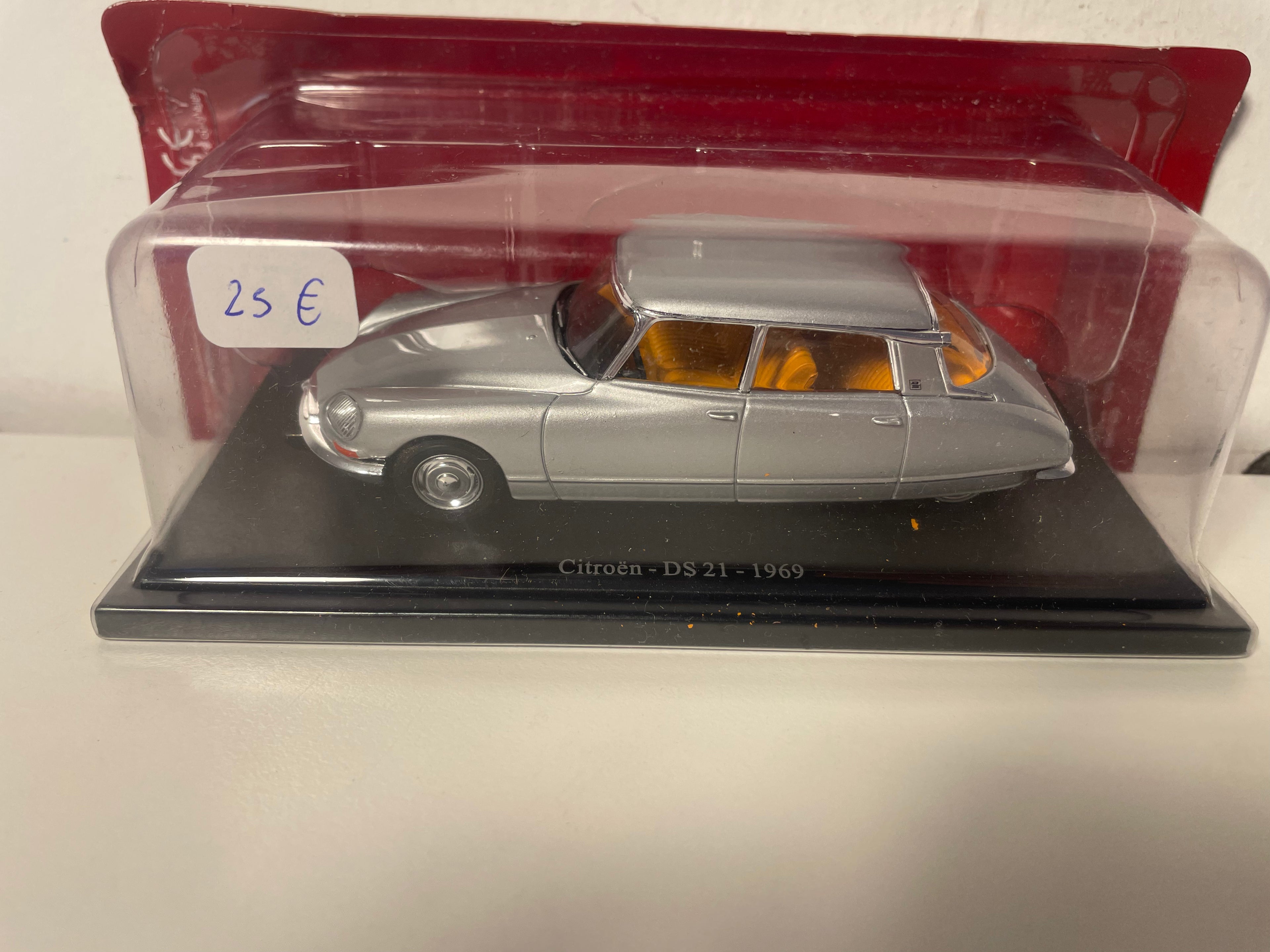 Citroën DS 21 Grau von 1969 (unter Blister)