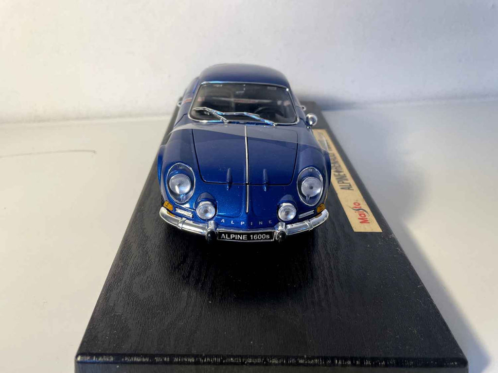Niebieski Renault Alpine 1600S z 1971 roku (skala 1/18) - Maisto