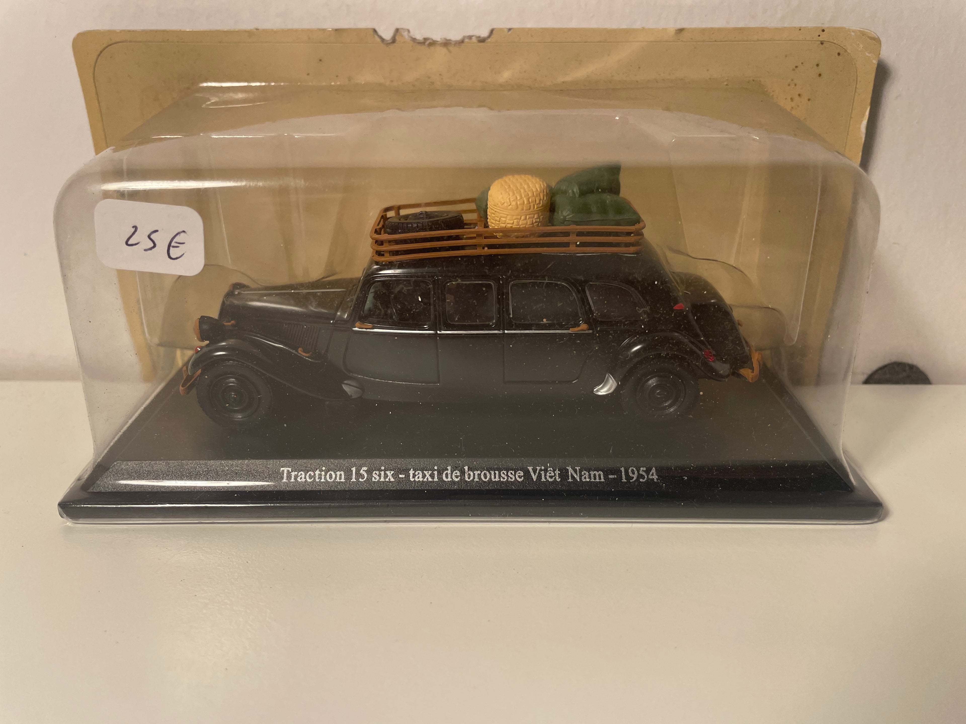 1954 Citroën Traction 15 Six Preto Taxi de Brousse no Vietname