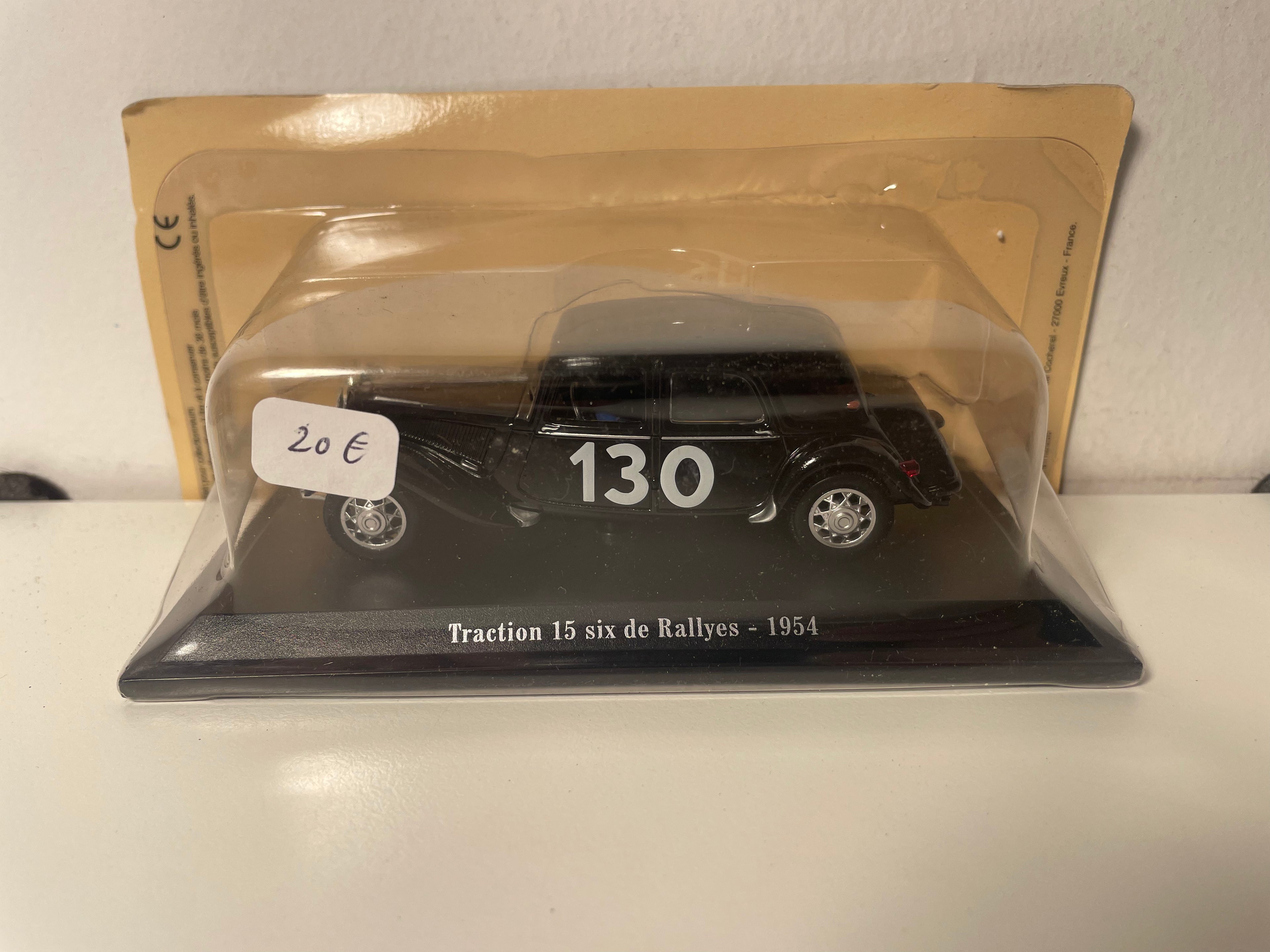 Citroën Traction 15 Six Rally de 1954 em Preto com o Número 130