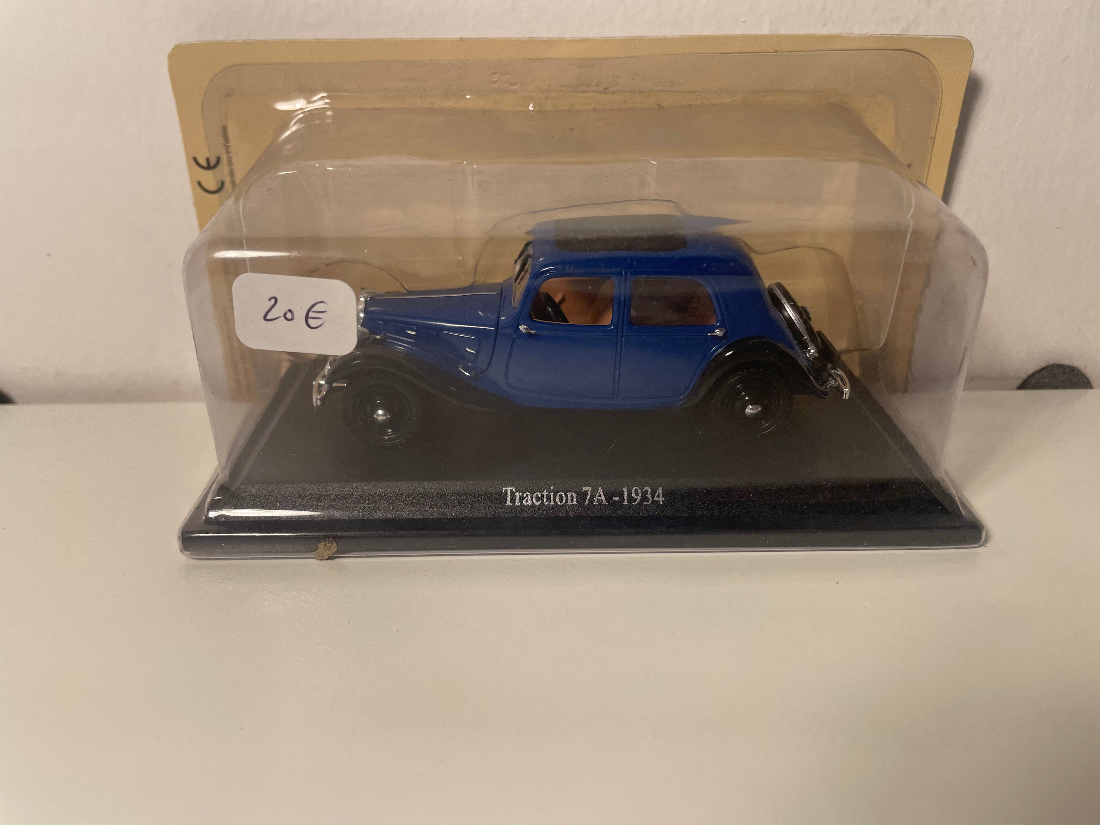 Citroën Traction 7A azul escuro de 1934
