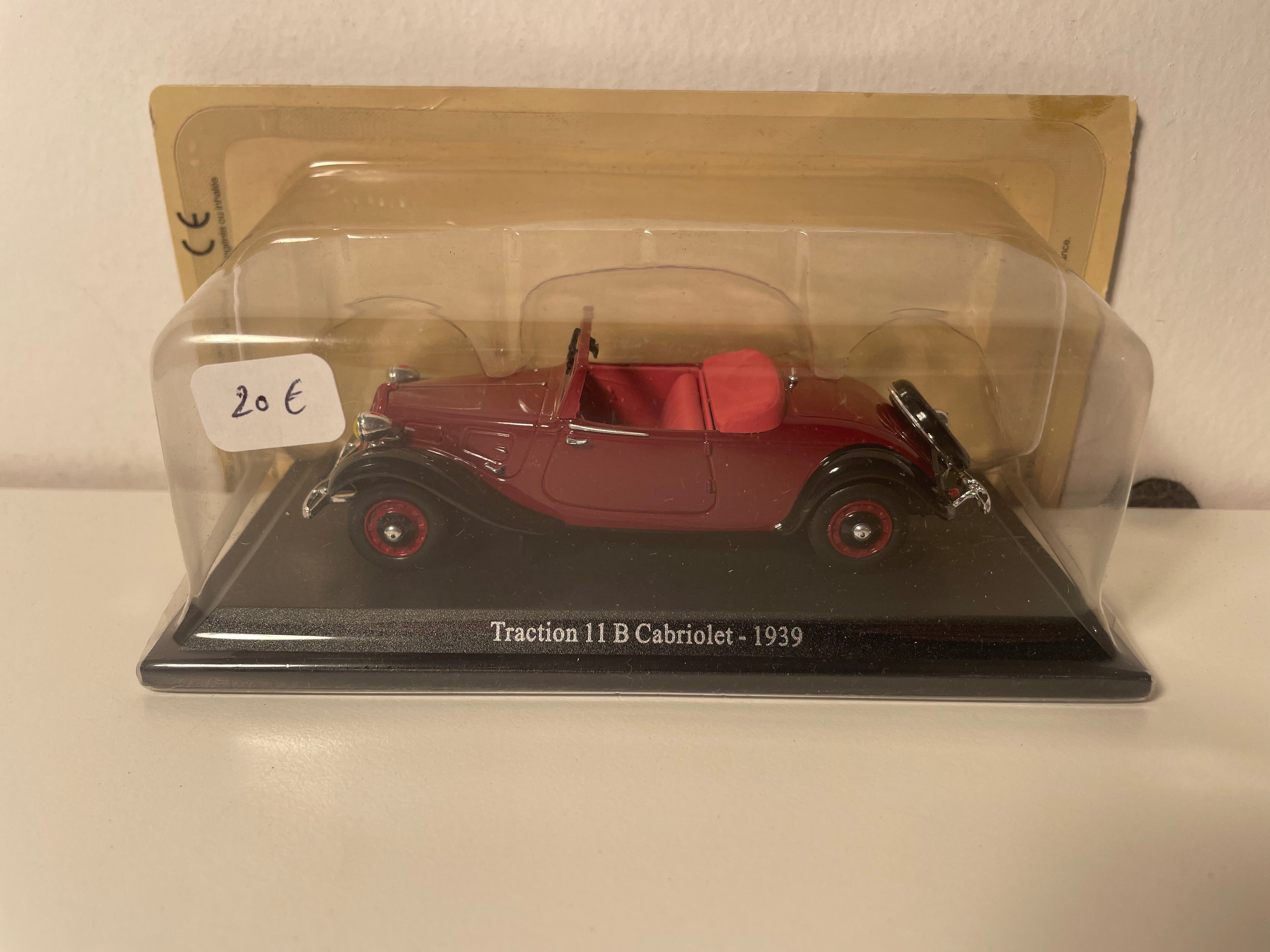 Citroën traction 11 B cabriolet bordeaux de 1939