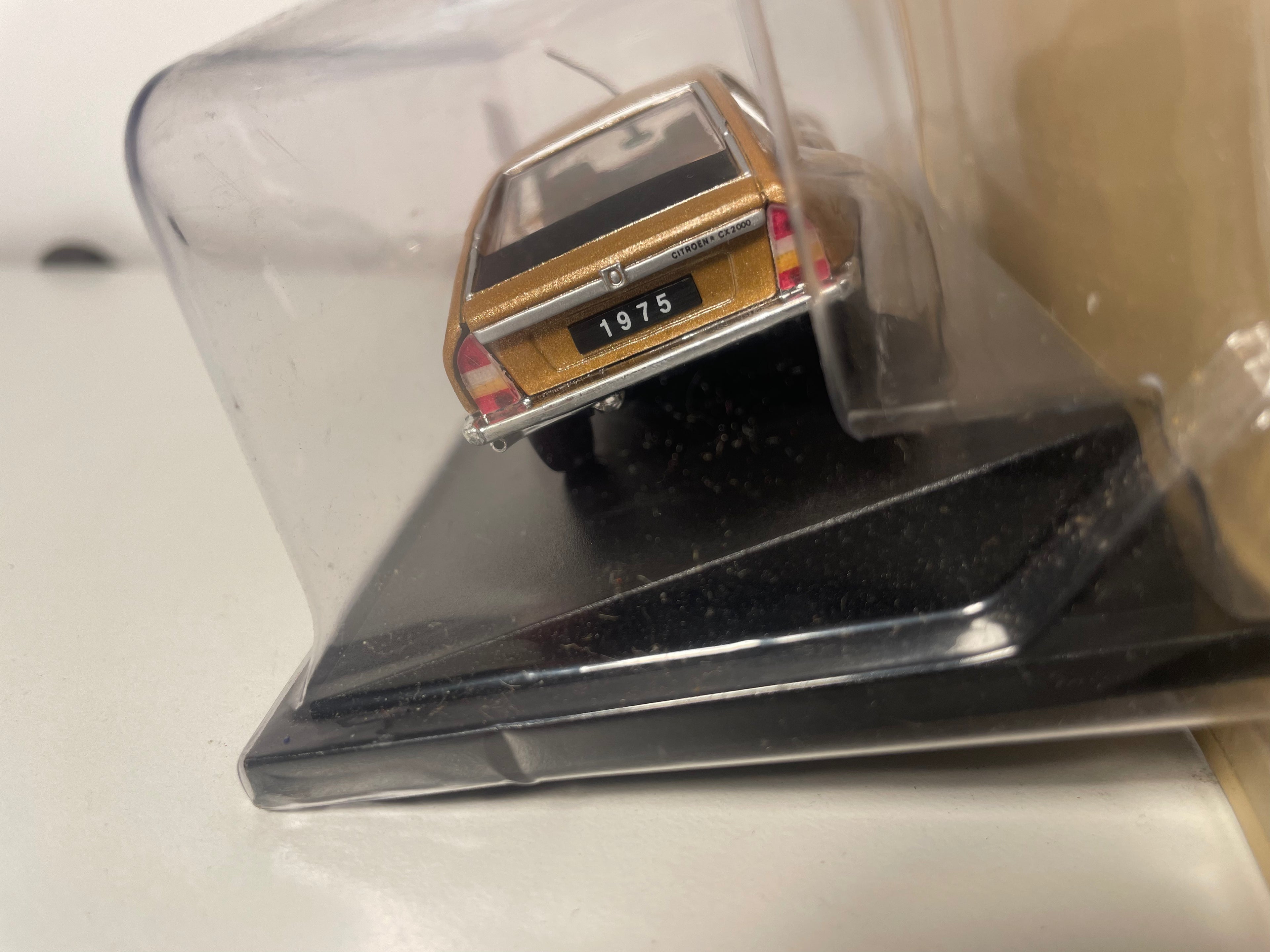Citroën CX marrone del 1975 (in blister)