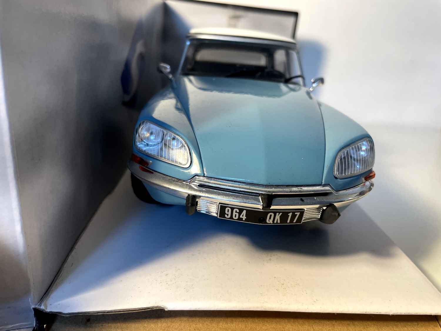 Citroën D special blue and white roof (1/18th scale) - Solido