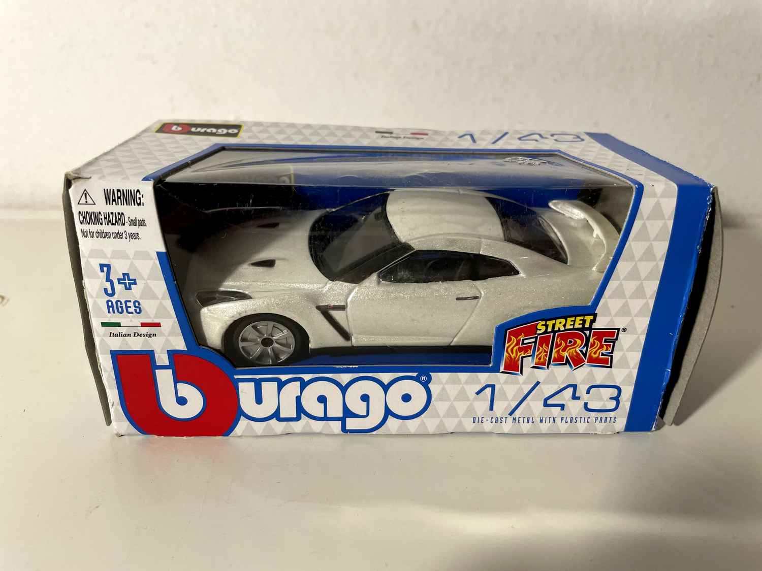 Nissan GTR blanche de 2009 - Burago
