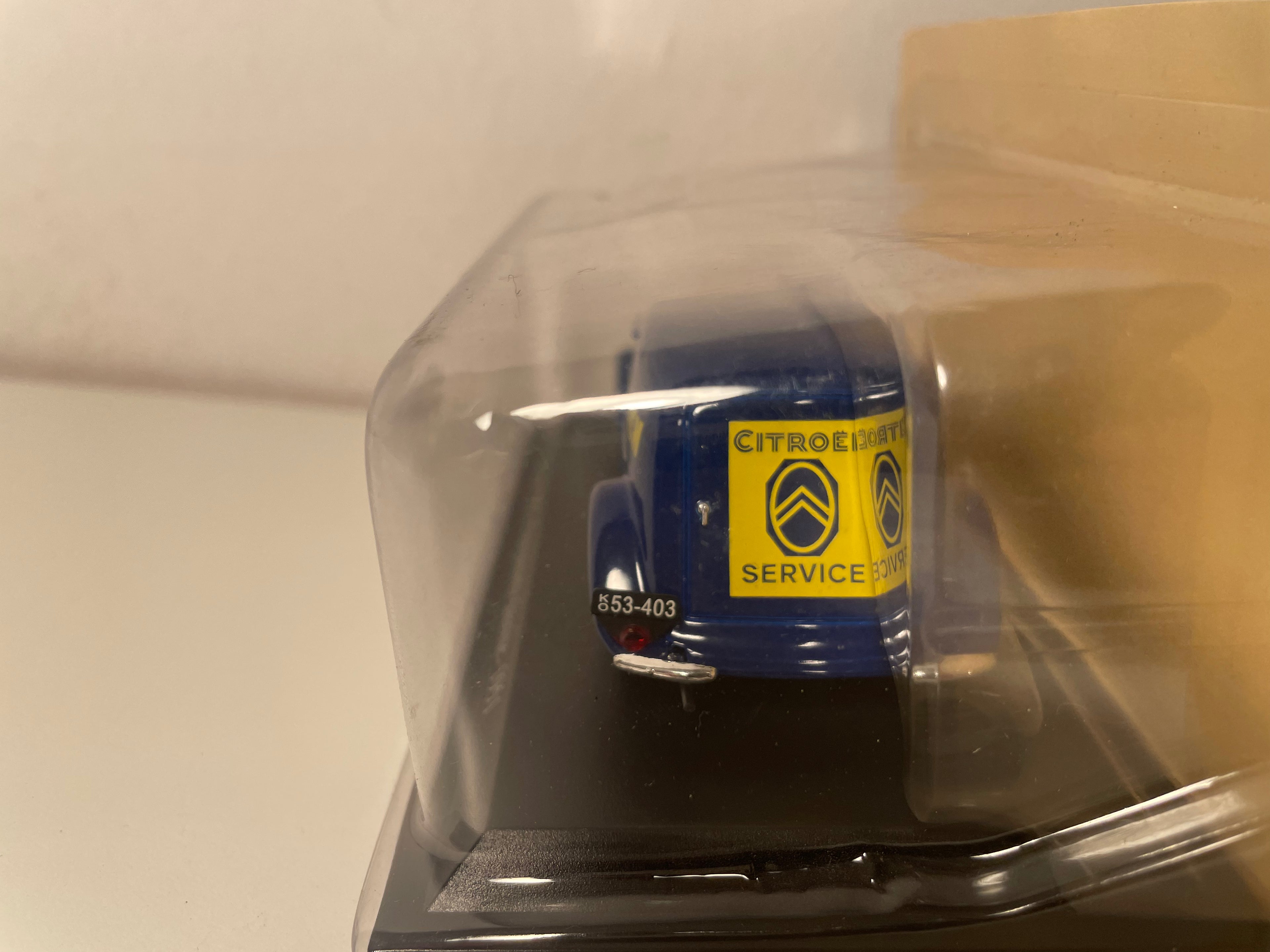 Citroën Traction 11 BL Azul Dinamarquesa de 1951 com CITROEN no Carro