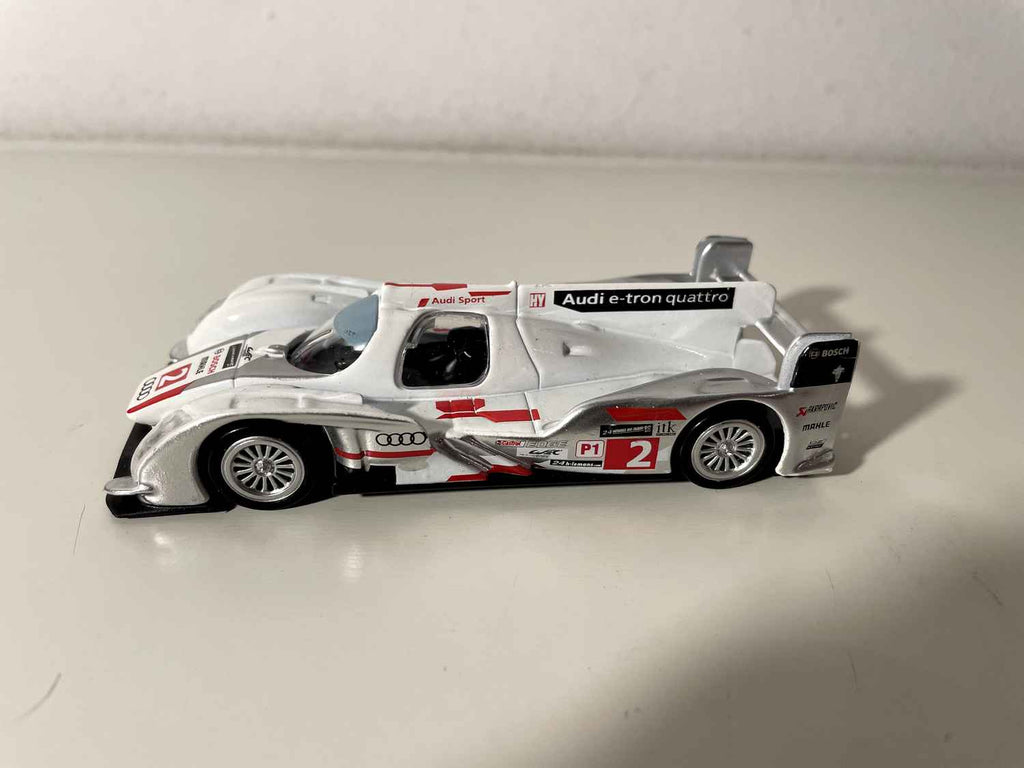 Audi R18 e-tron quattro bianca e grigia numero 2 - Norev (scatola di cartone)