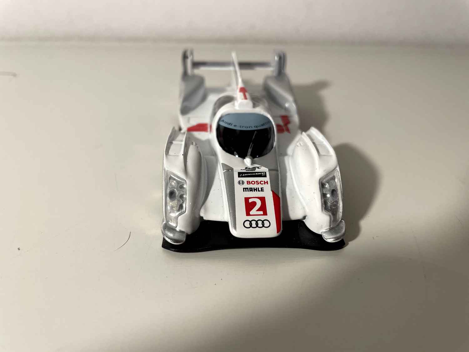Audi R18 e-tron quattro blanche et grise numéro 2 -  Norev (boite en carton)