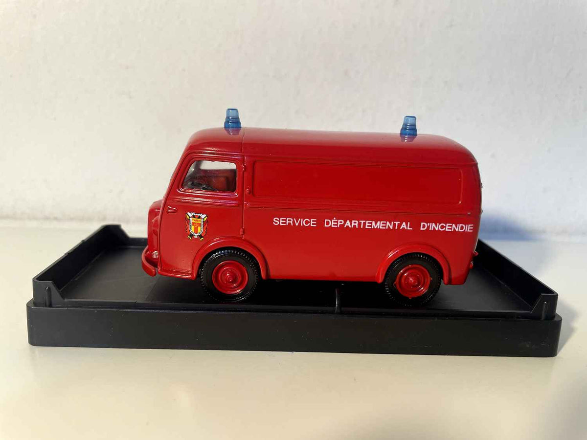 Peugeot D4A rouge POMPIERS (Solido référence 4833)