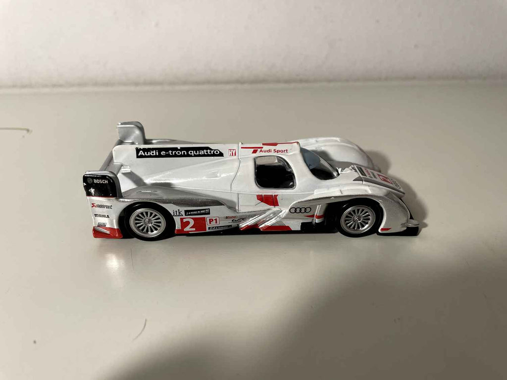 Audi R18 e-tron quattro bianca e grigia numero 2 - Norev (scatola di cartone)