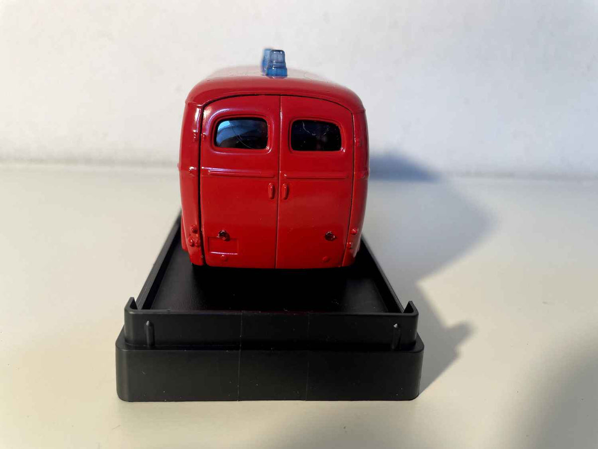 Peugeot D4A rouge POMPIERS (Solido référence 4833)