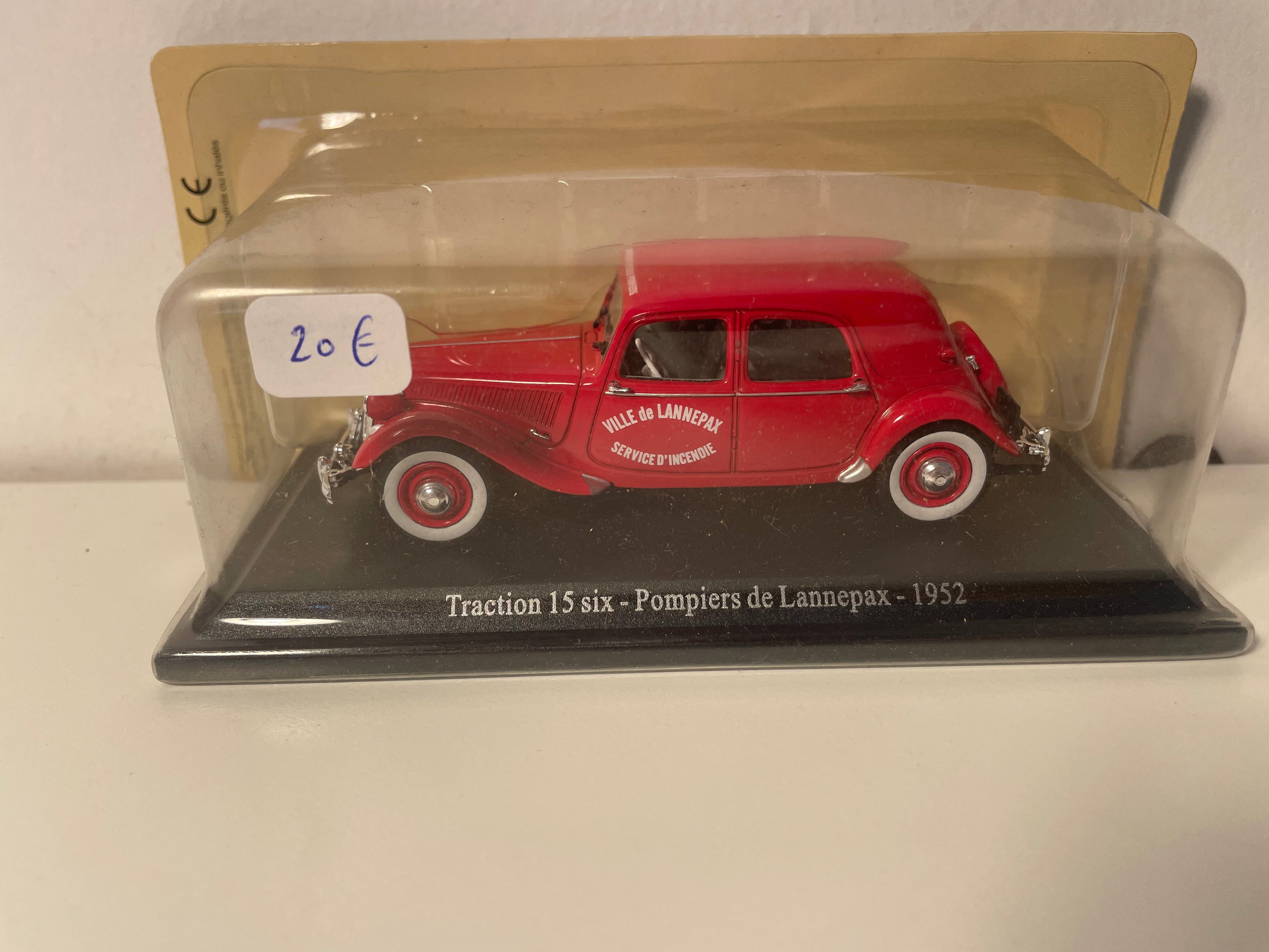 Citroën Traction 15 Six Rood van 1952 - Brandweer van Lannepax
