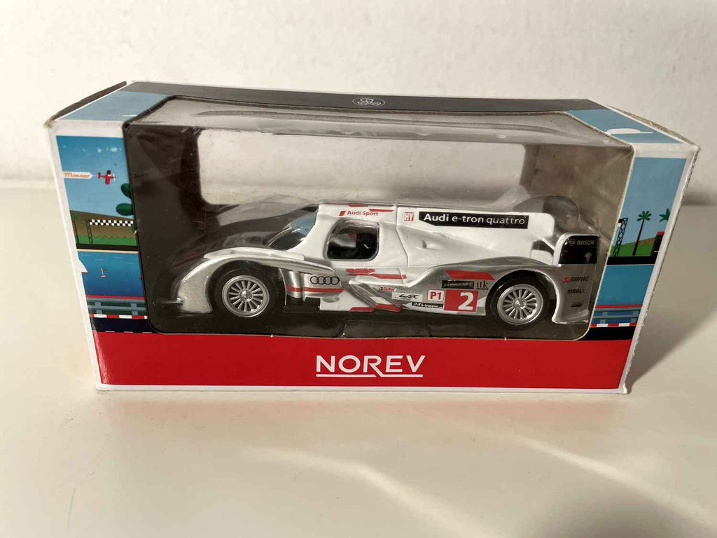 Audi R18 e-tron quattro bianca e grigia numero 2 - Norev (scatola di cartone)