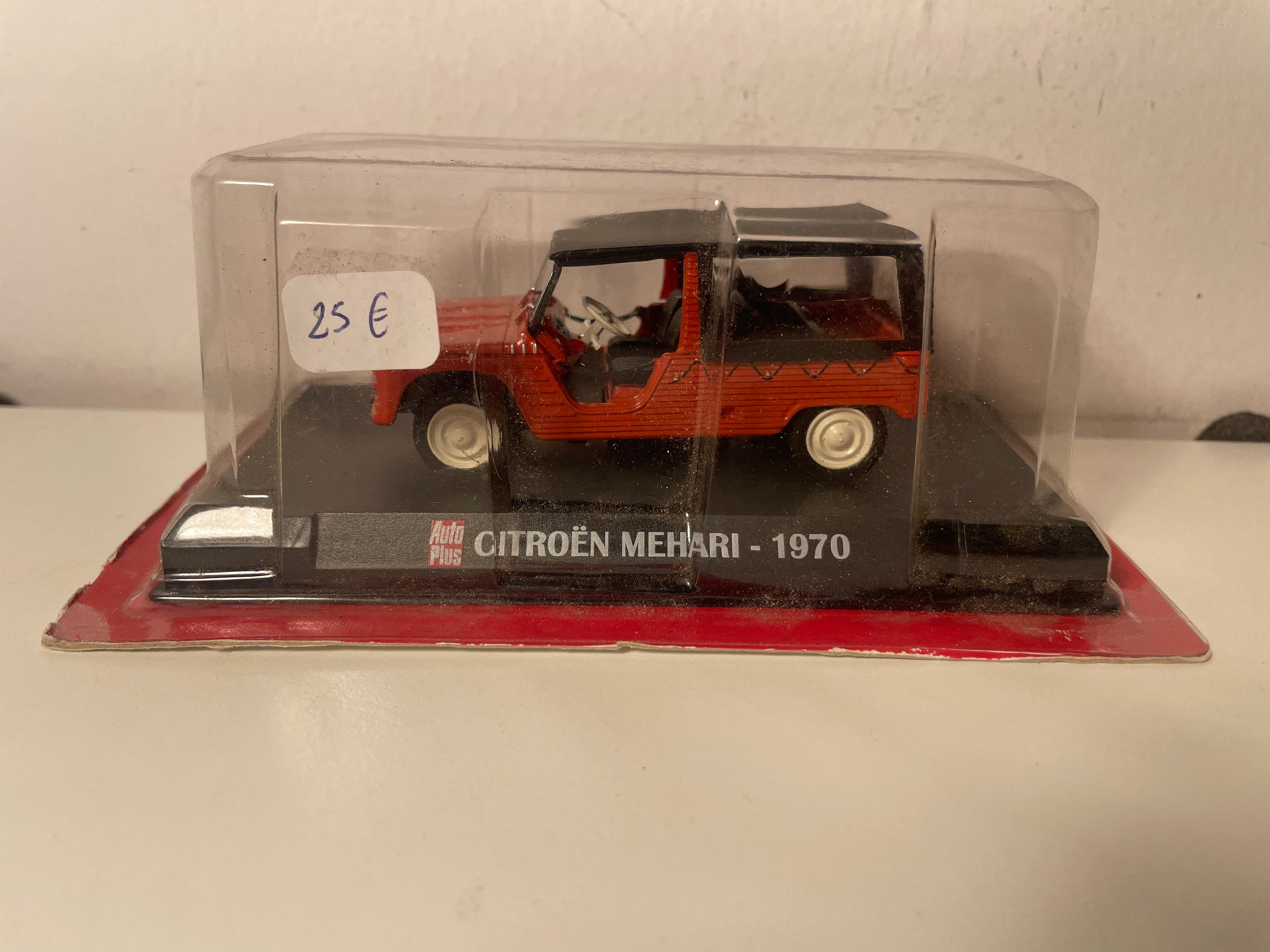 Citroën Méhari rouge orangé? de 1970 - Auto-Plus
