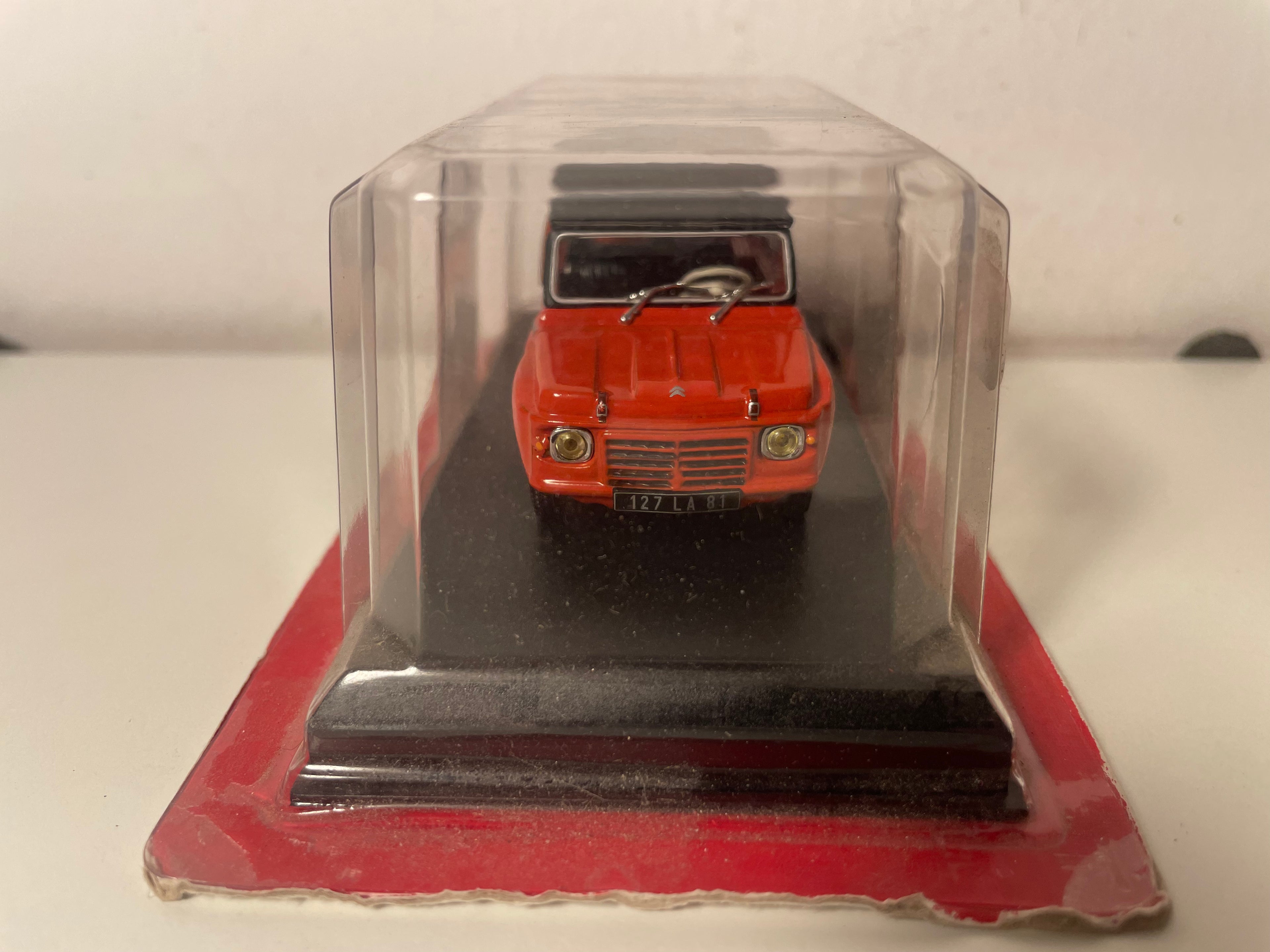 Citroën Méhari rouge orangé? de 1970 - Auto-Plus
