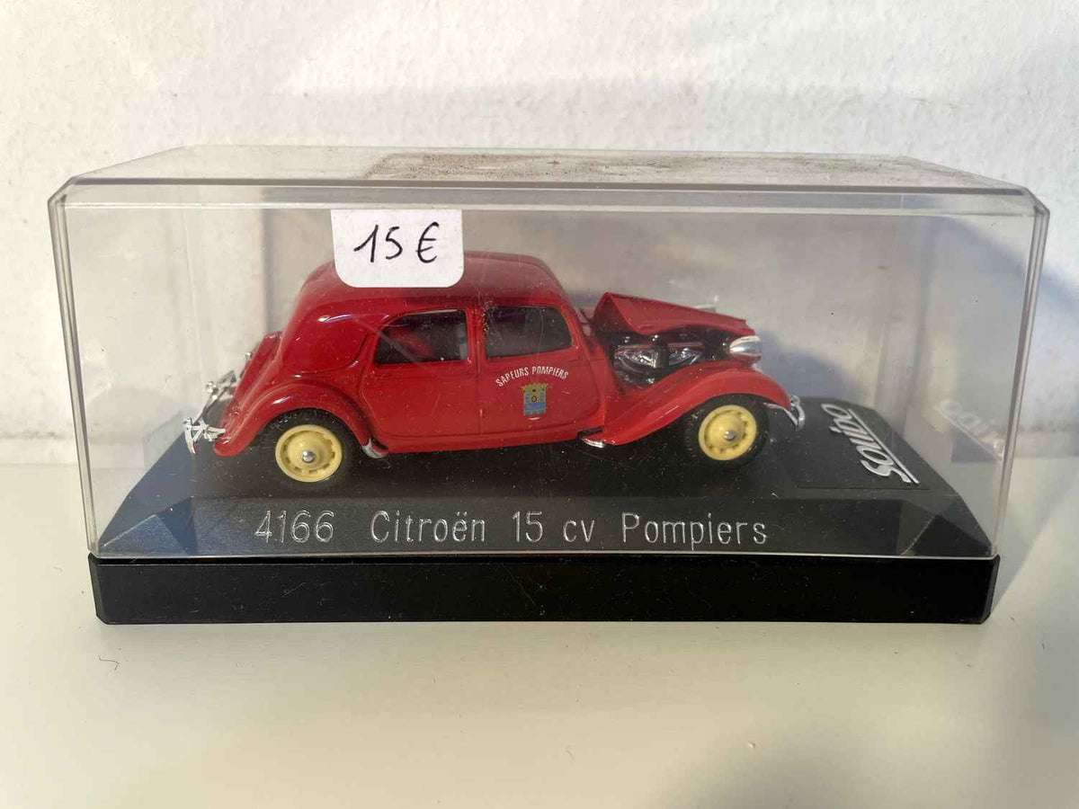 Citroën traction 15 CV rossa VIGILI DEL FUOCO (riferimento Solido 4166)