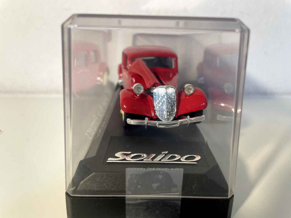 Citroën traction 15 CV rossa VIGILI DEL FUOCO (riferimento Solido 4166)