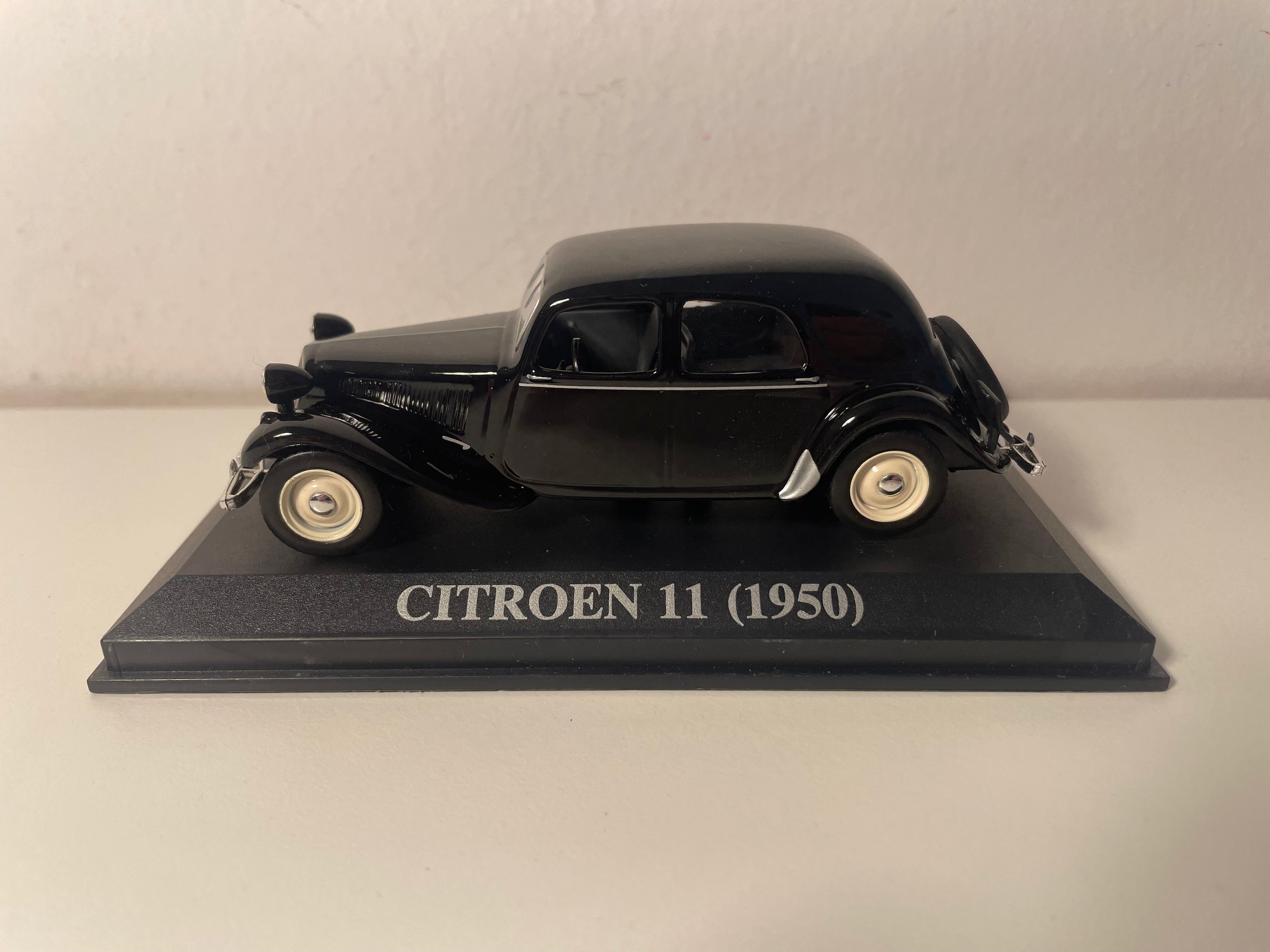 Citroën Traction 11 Preta de 1950 (Caixa de Plexiglass)
