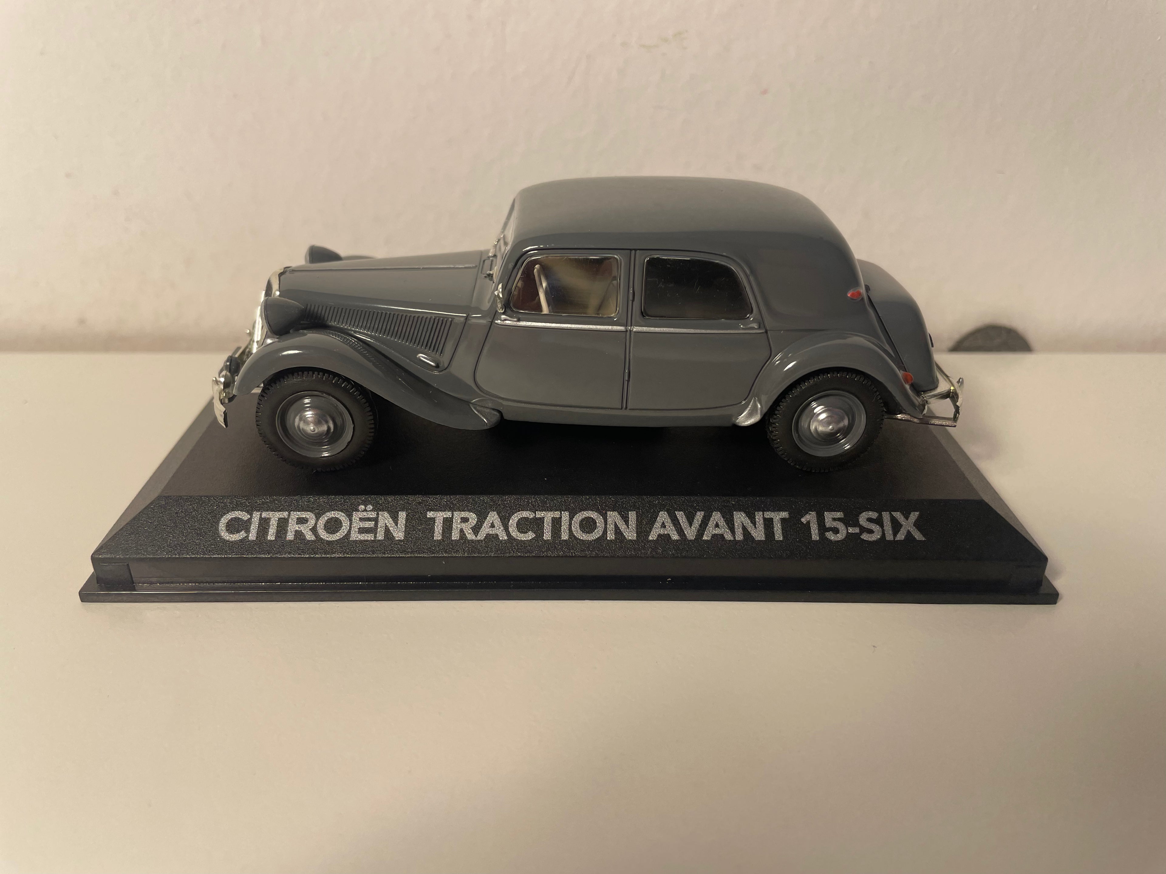 Citroën traction avant 15-six grau (Plexi-Box)