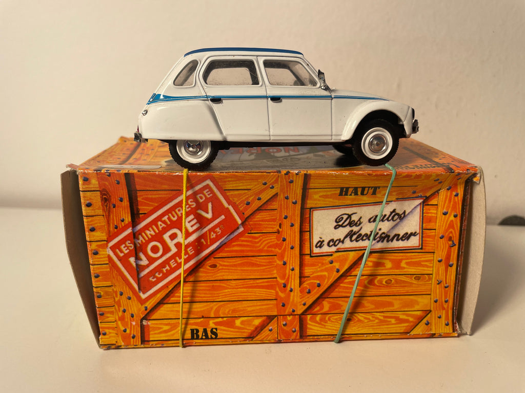 Citroën Dyane Côte d'Azur wäiss mat blauer Uewerfläch - NOREV (Auto an enger Kartonbox)