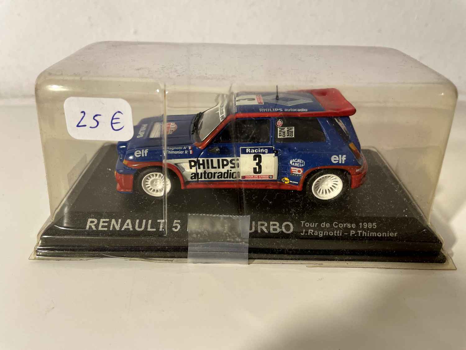Renault 5 maxi turbo niebieska, biała i czerwona numer - Tour de Corse z 1985 roku