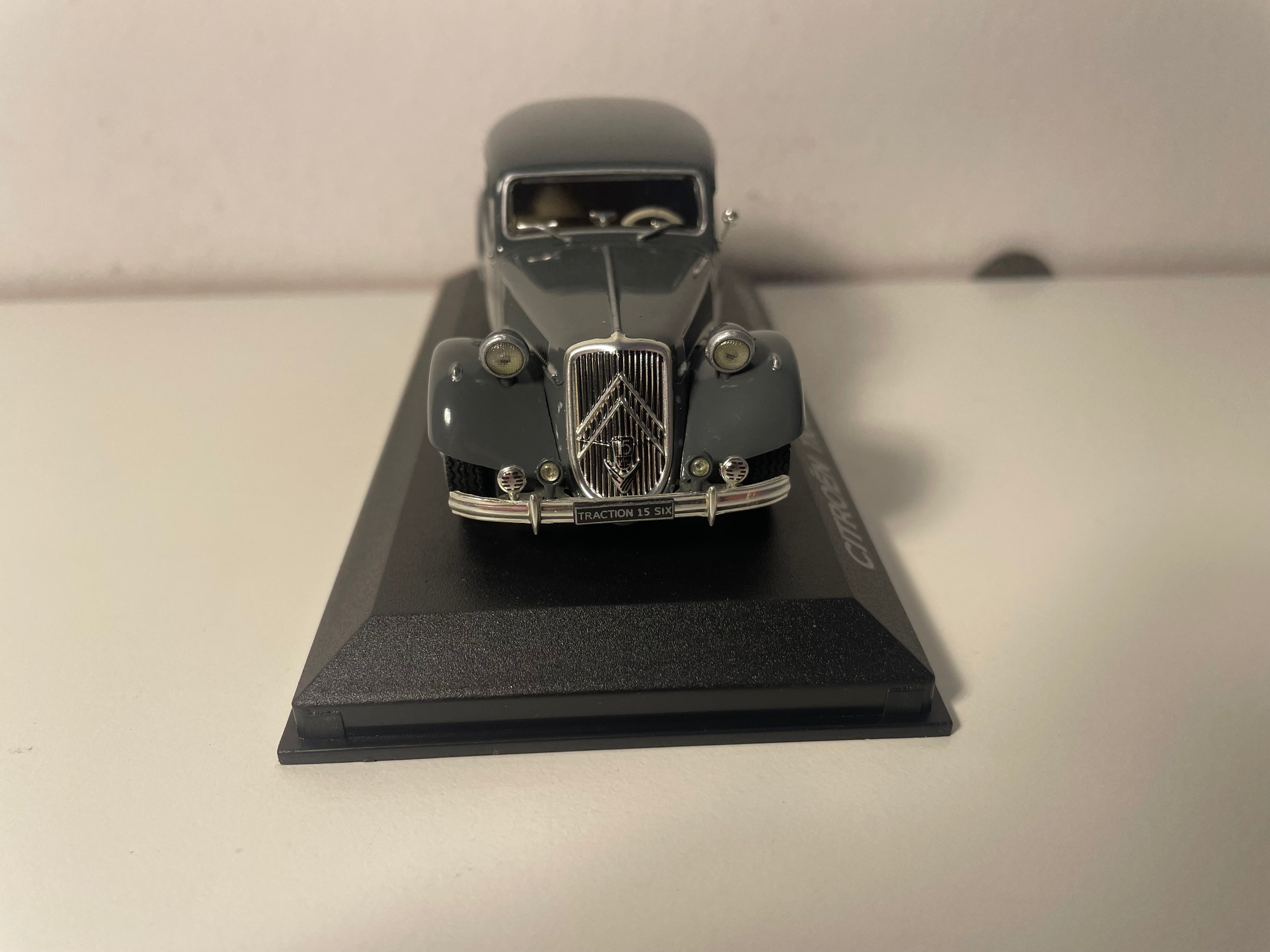 Citroën traction avant 15-six grau (Plexi-Box)