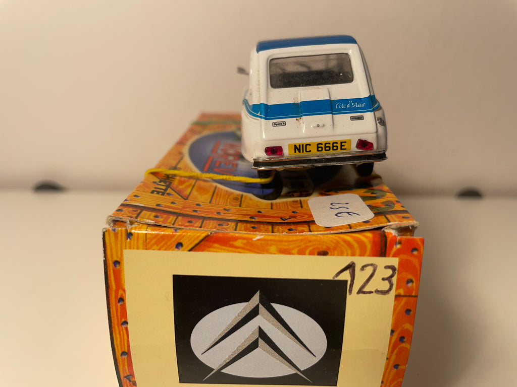 Citroën Dyane Côte d'Azur wäiss mat blauer Uewerfläch - NOREV (Auto an enger Kartonbox)